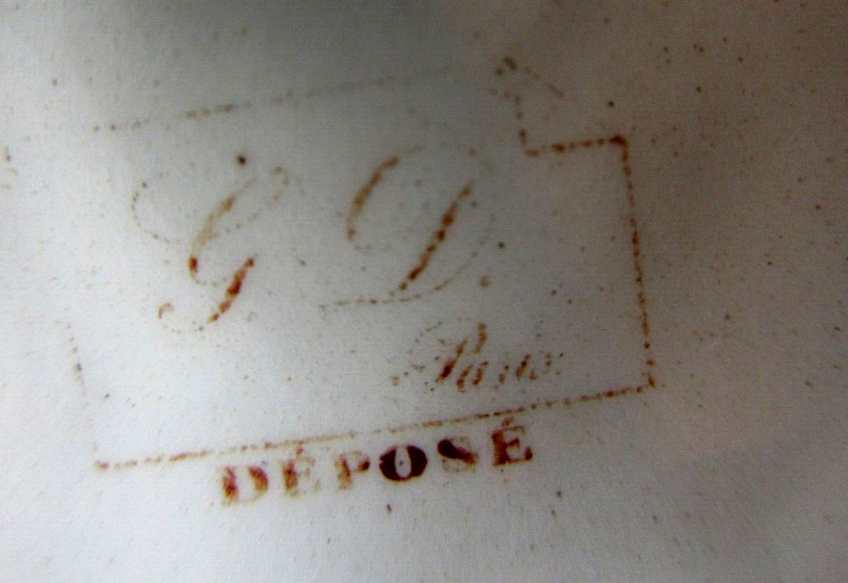 Egg dish or egg dish in slip trompe l'oeil signed GD Paris Deposited