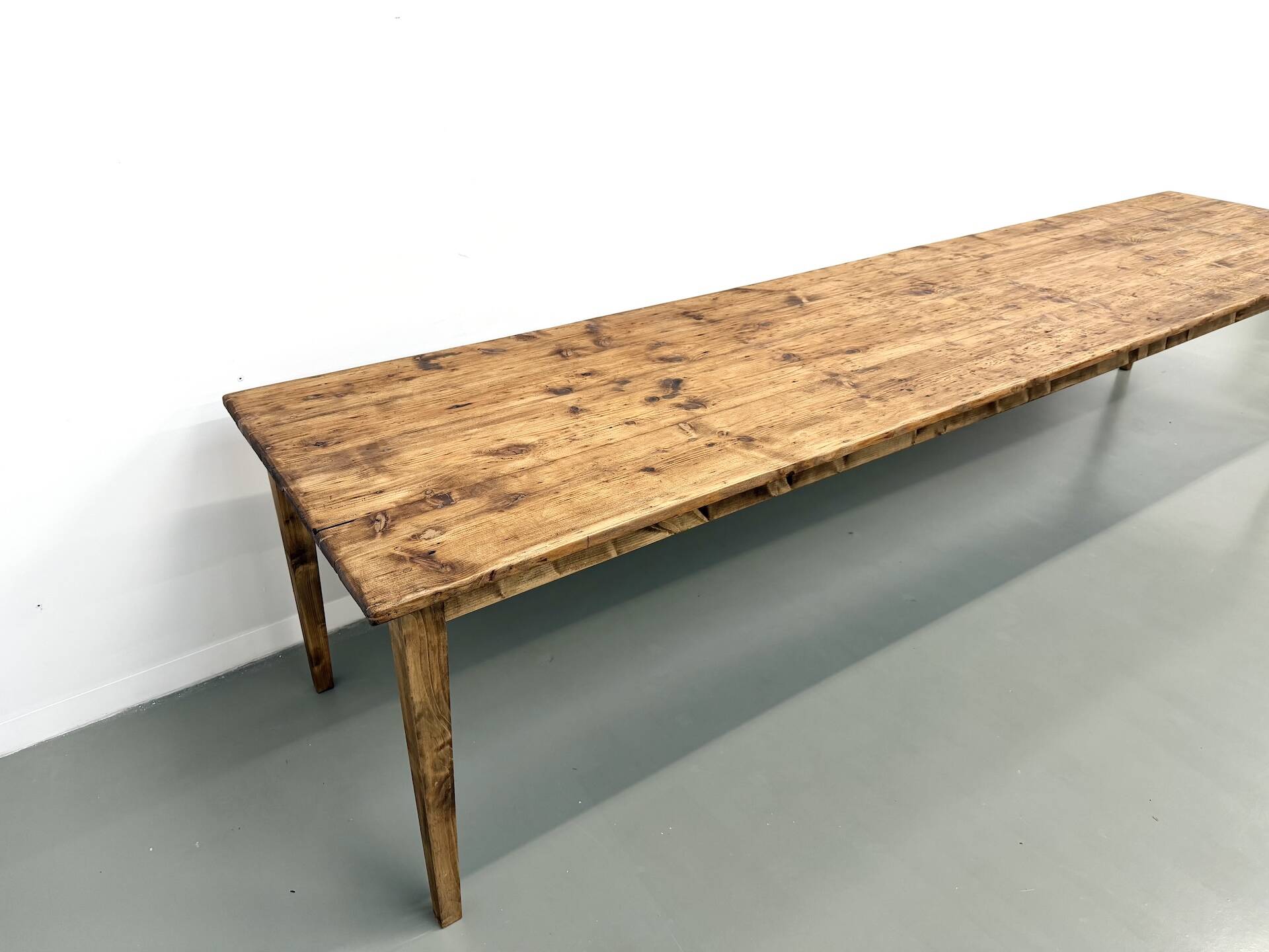 Large XXL farmhouse table in solid pine with 1950s tapered legs.
