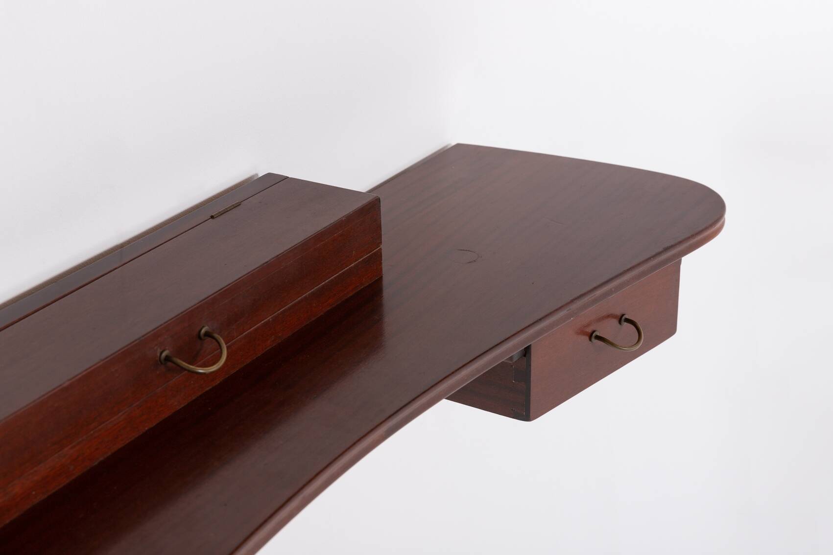 Étagère-console murale danoise moderne du milieu du siècle par Frode Holm pour Illums Bolig