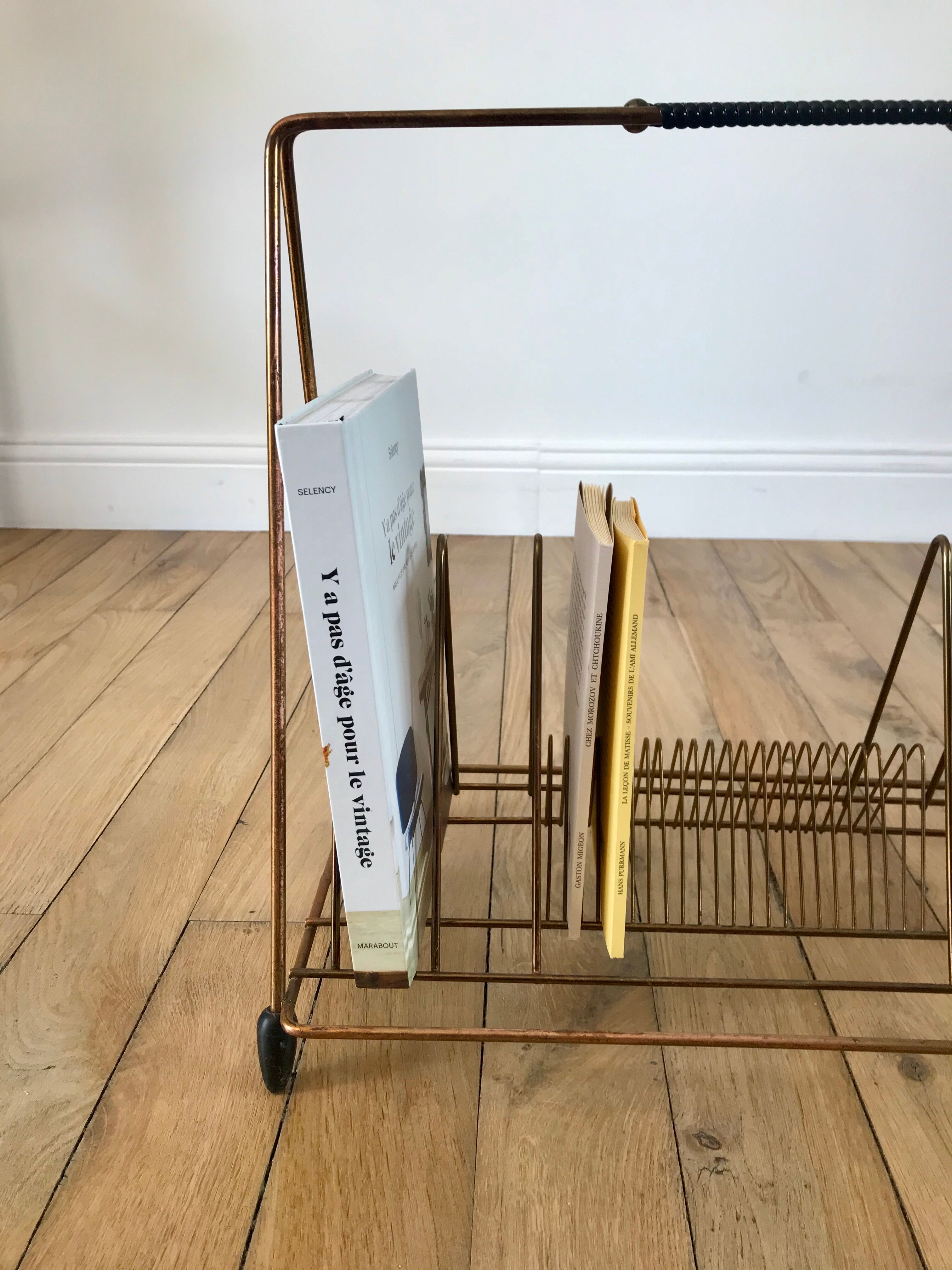 Magazine holder in gilded metal / copper 60s