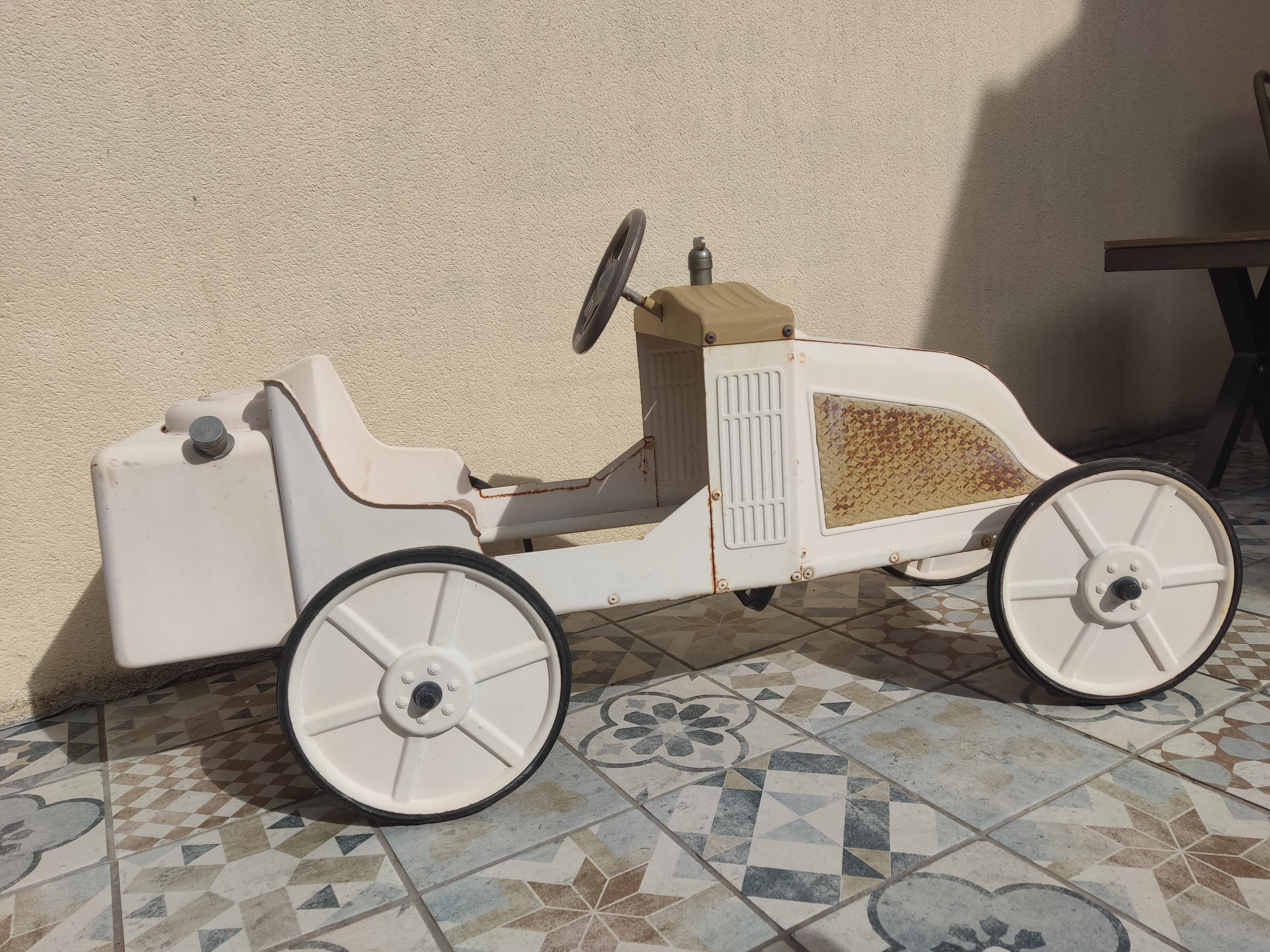 Voiture à pédales Renault AK 1906