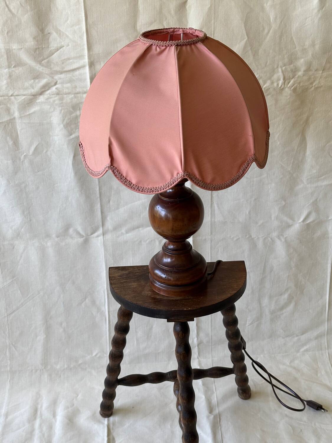 1950s wooden and pink fabric table lamp