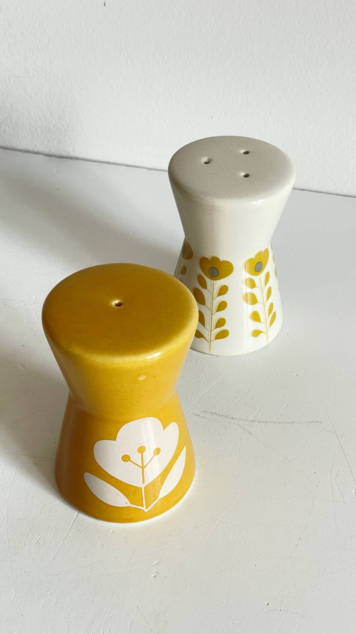 Salière et poivrière céramique esprit scandinave vintage