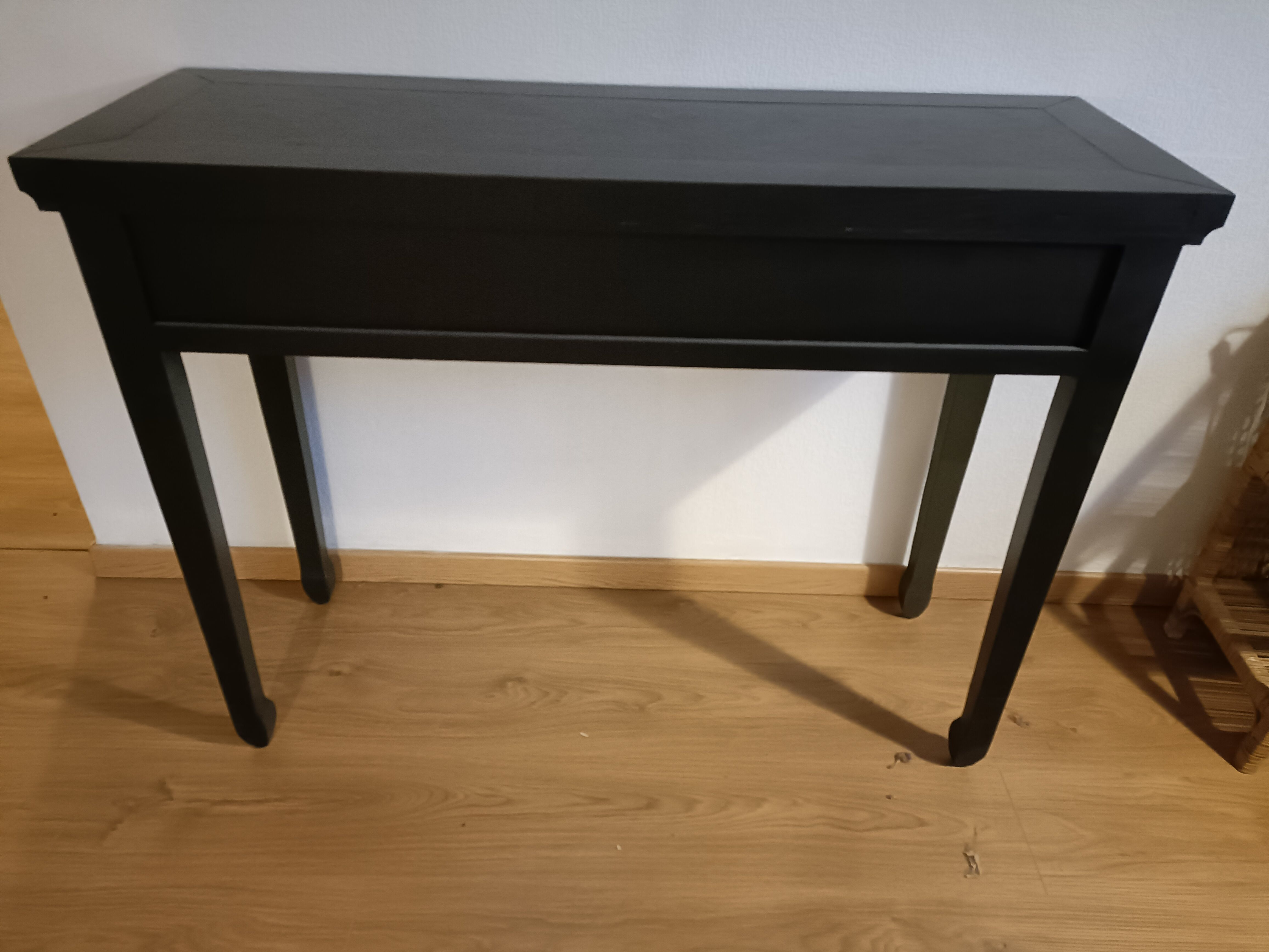 Console in pine japan jade tika