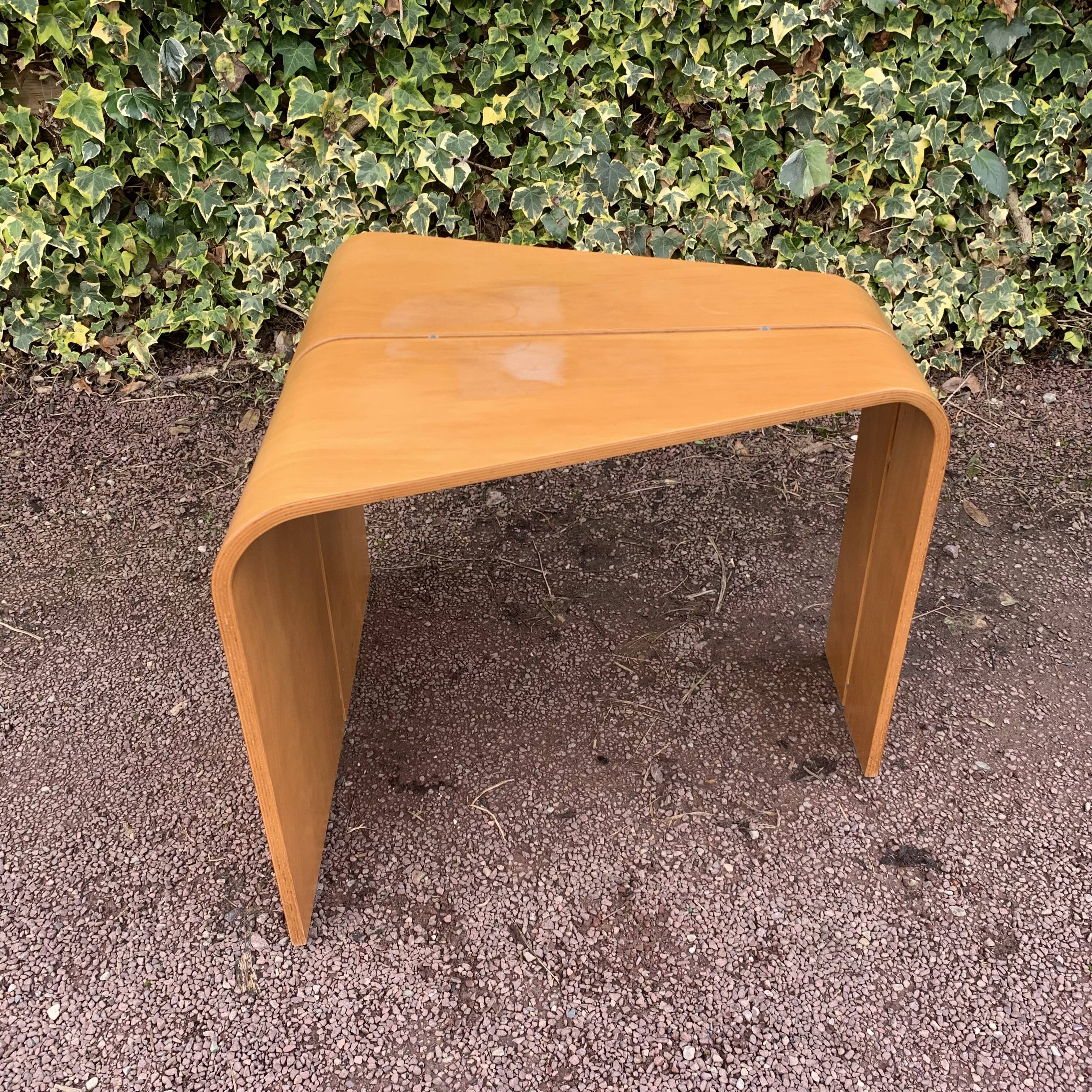 Table d’appoint trapézoïdale scandinave
