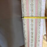 Antique Louis XVI style daybed in carved wood and patterned fabric