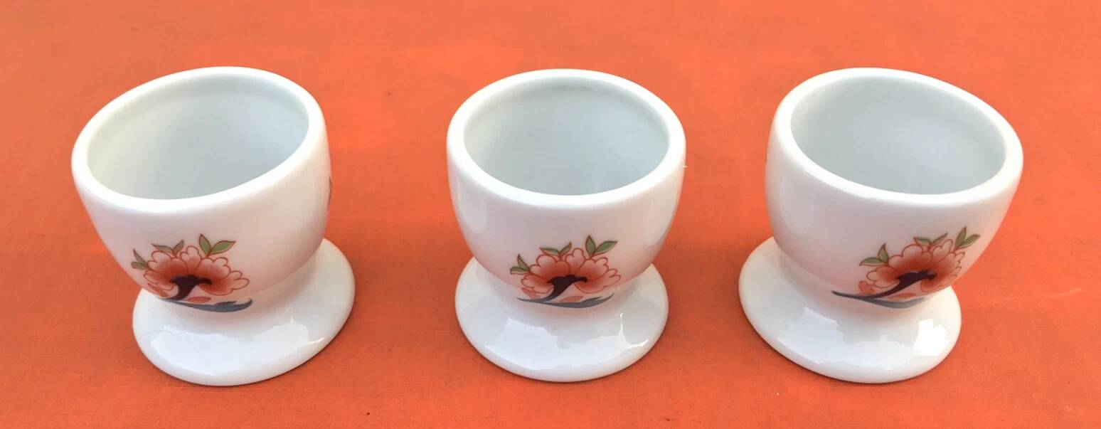 Ulysse Paris porcelain egg cup for Chanill with floral decoration.