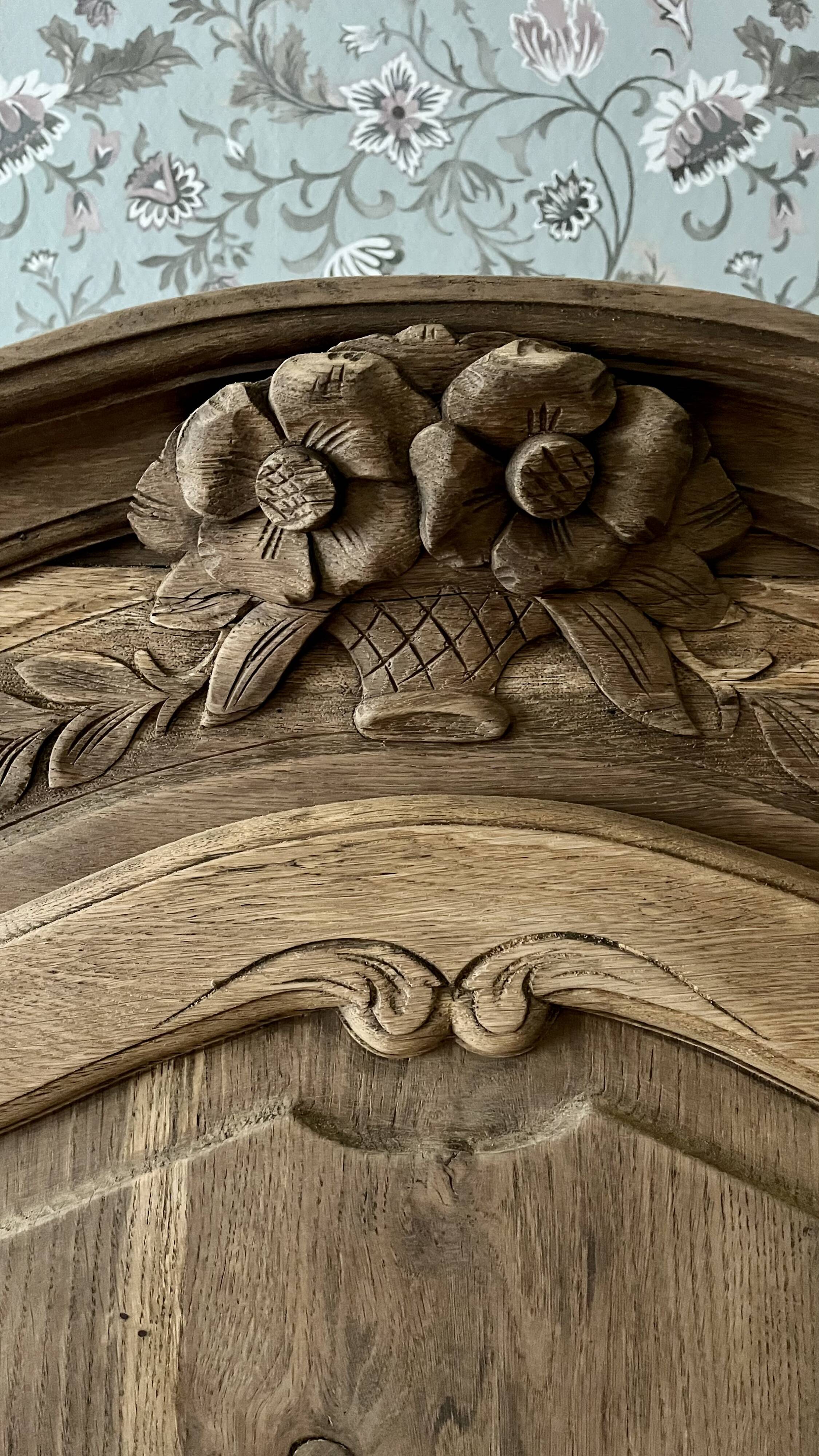 Armoire bonnetière en chêne (rénovée)