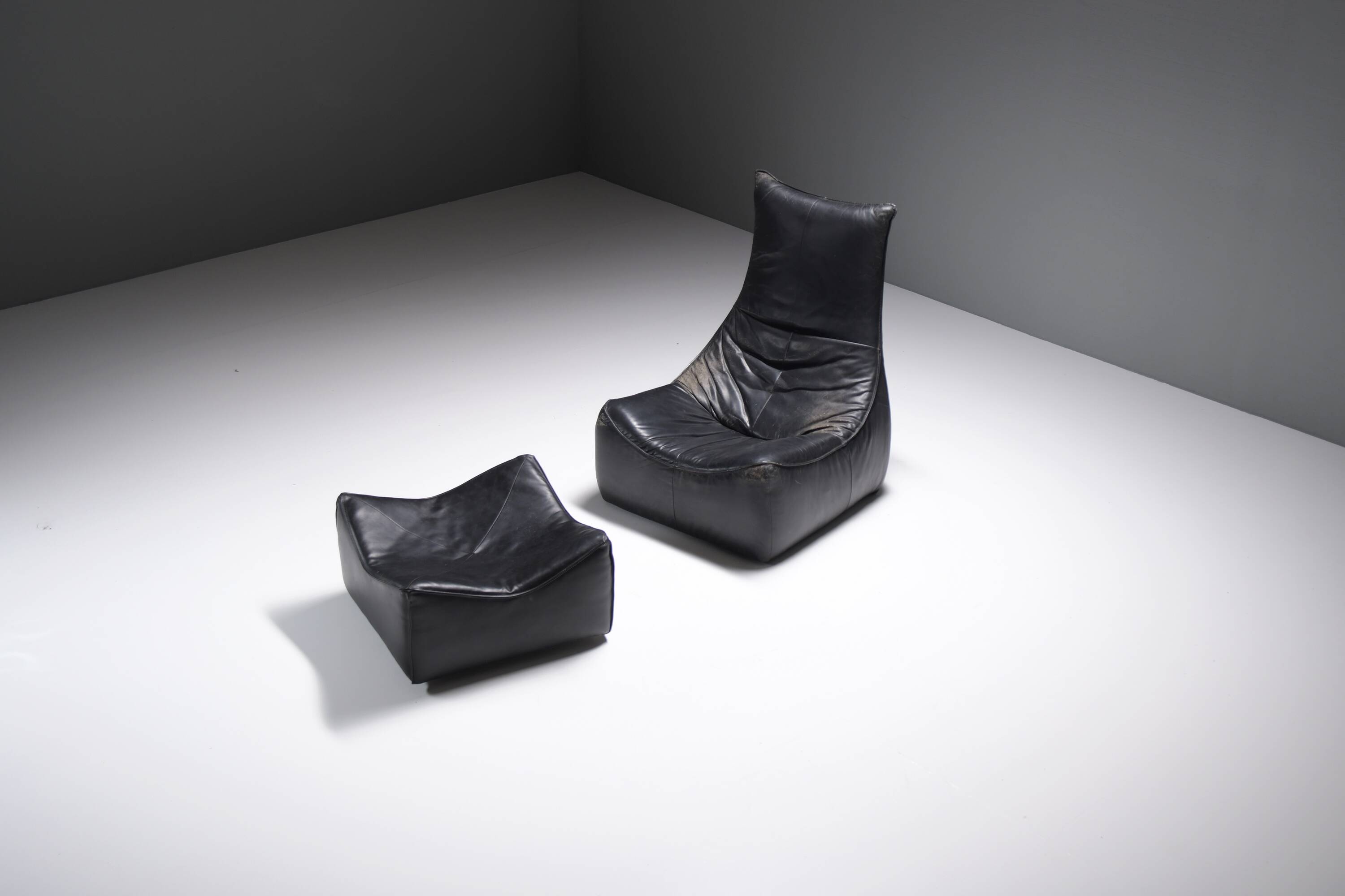 Stunning lounge chair The Rock in black leather by Gerard Van Den Berg - Montis