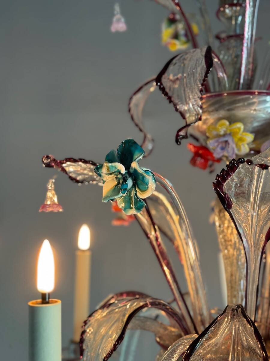 Multi-colored Murano glass Venetian chandelier with 7 light arms, circa 1920