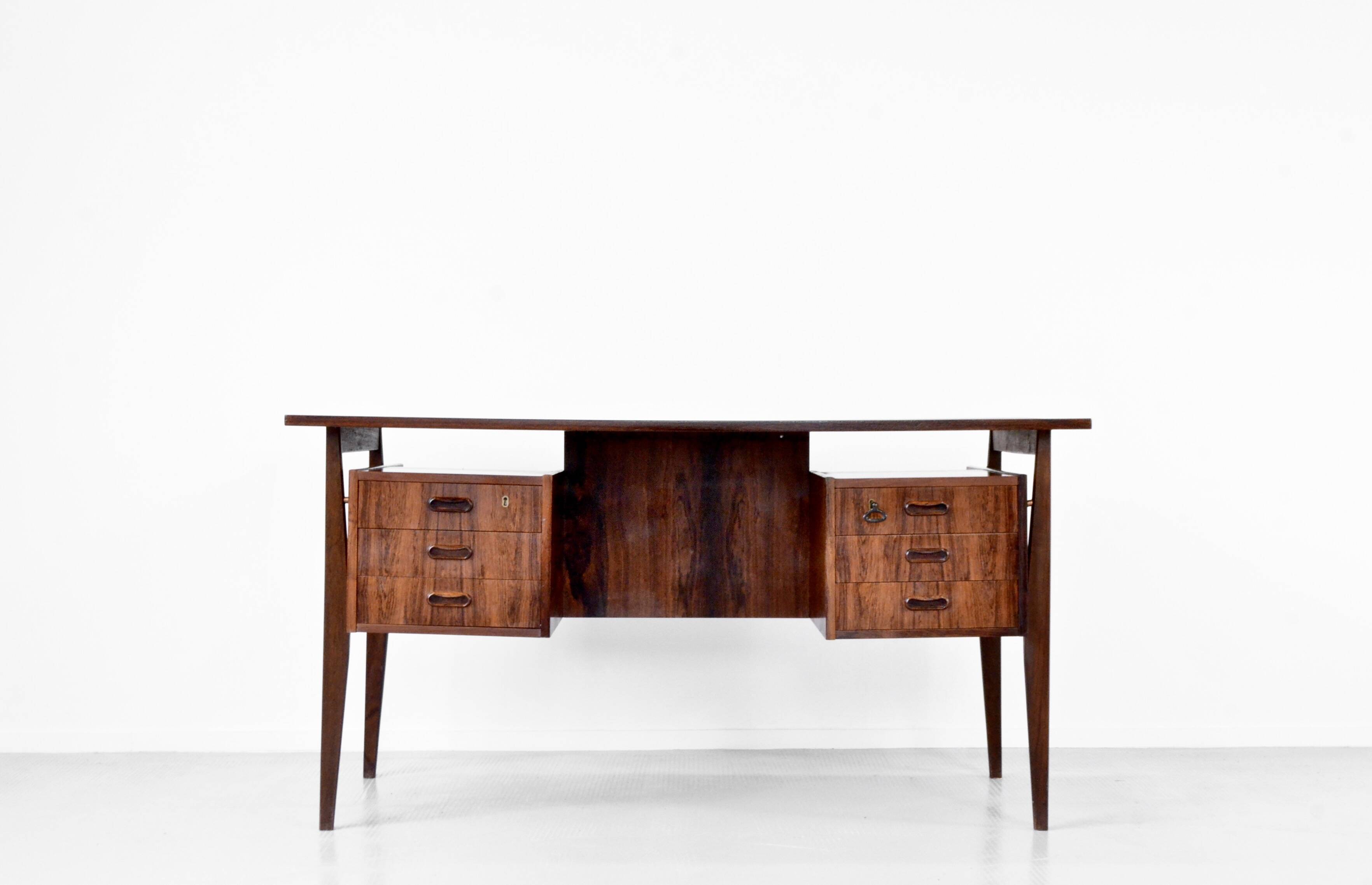 Bureau de direction danois du milieu du siècle en superbe palissandre. Vintage / Moderne / R