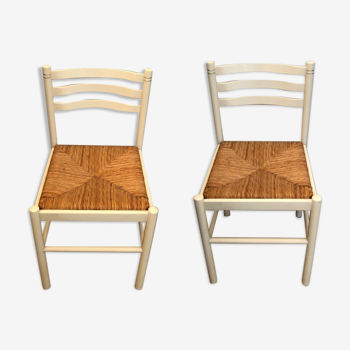 Paire de chaises en bois blanc et paille