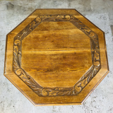 Table sculptée en bois antique à 8 côtés