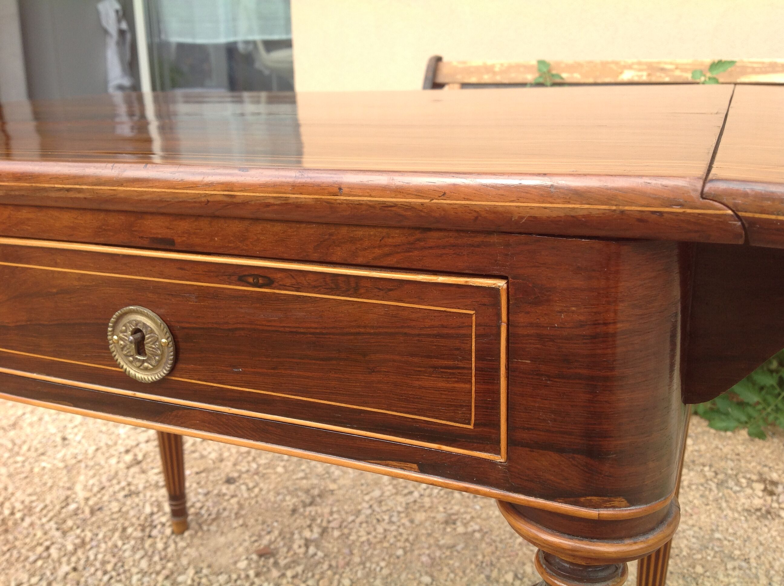 Louis XVI style table in rosewood with lemon inlay