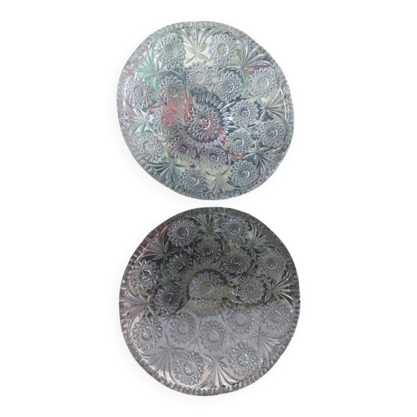2 plats ou corbeilles en verre pressé moulé ciselé — Beyit