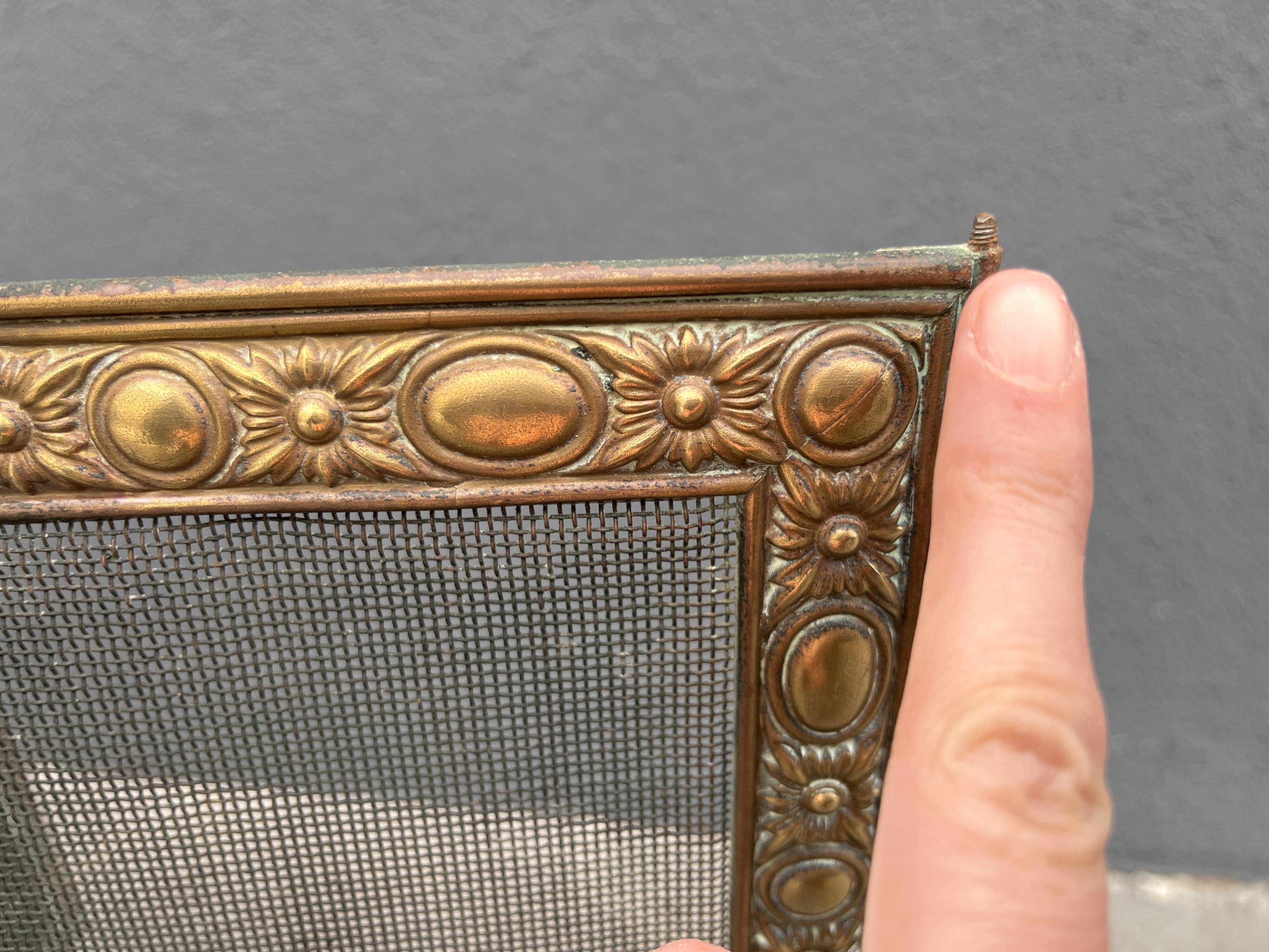Antique fireplace screen in copper and brass from the 19th century.