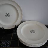 8 Wedgwood plates in English earthenware 19th black monogram
