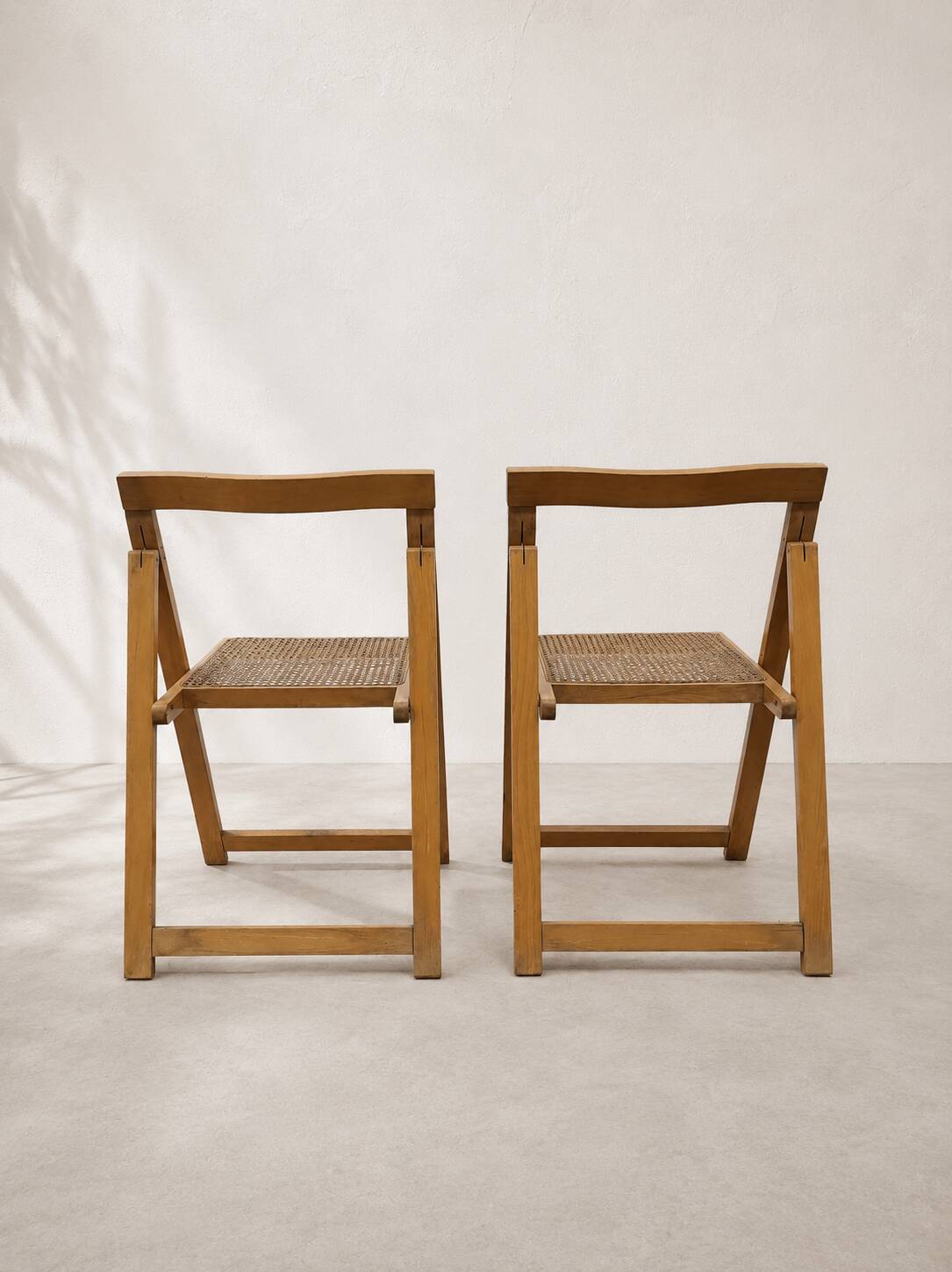 Paire de chaises pliantes cannage vintage