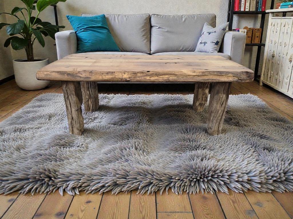 Vintage coffee table in sturdy wood / coffee table
