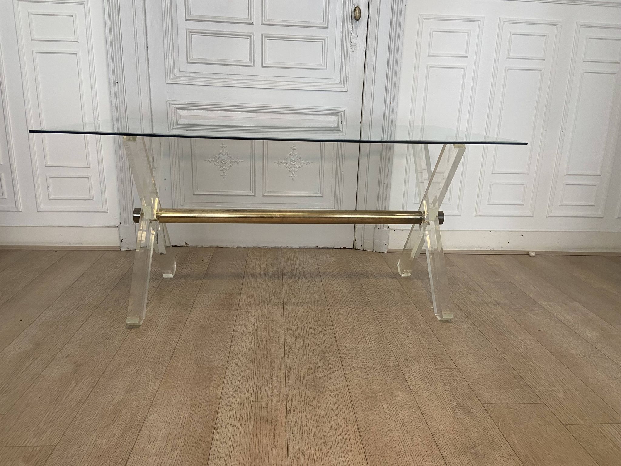 Table en plexi métal doré et verre biseauté 1970s