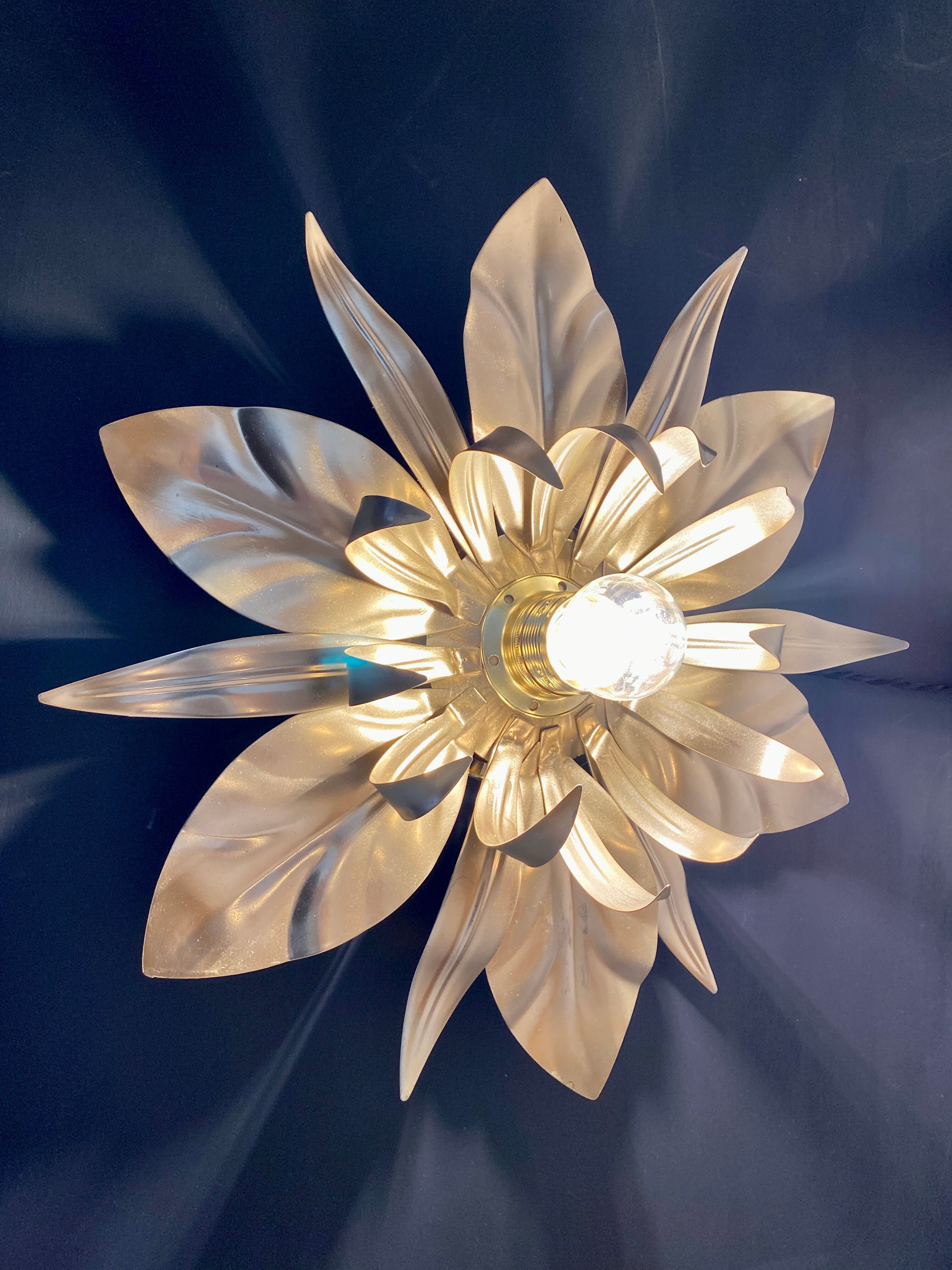 Vintage wall lamp golden leaves