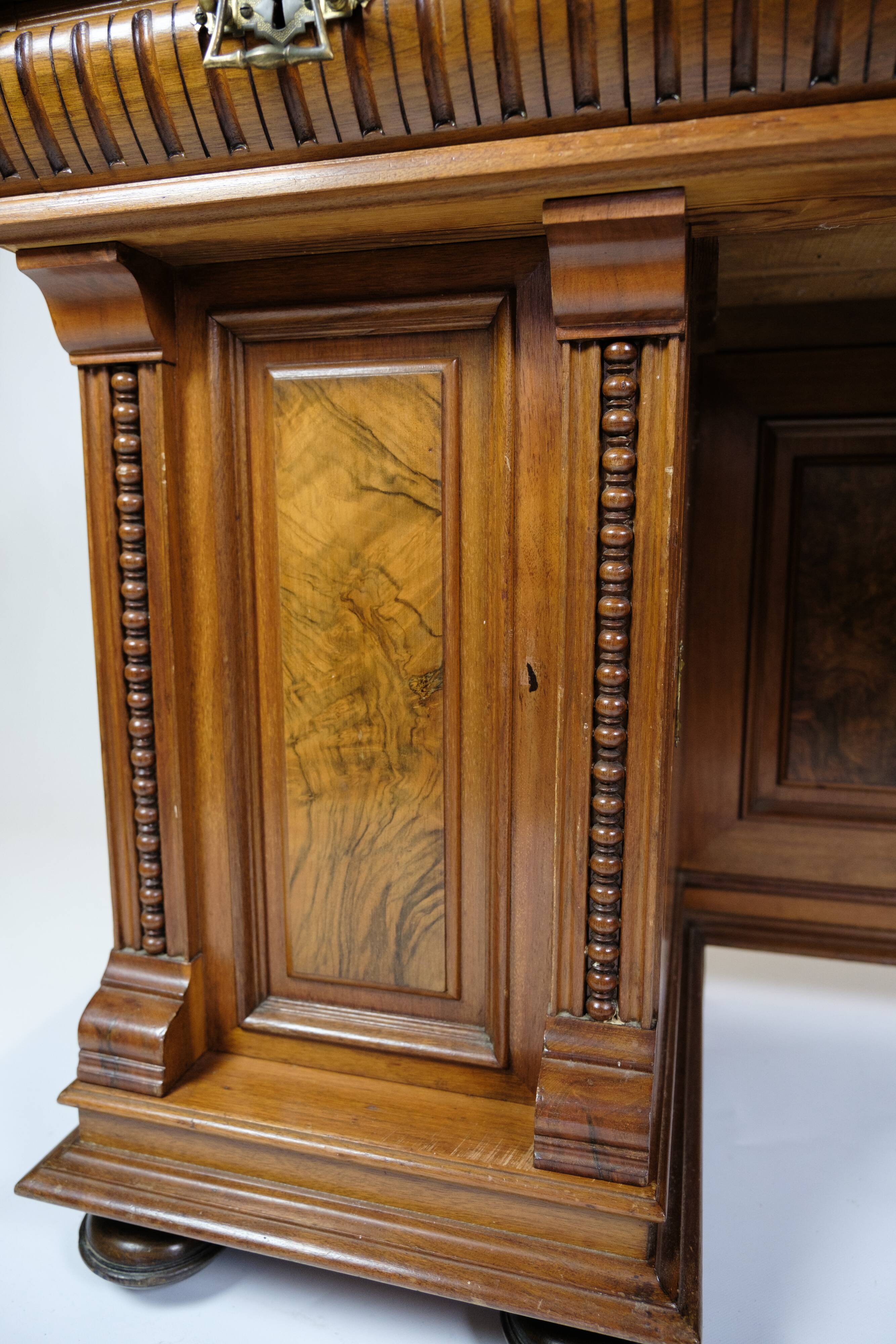 Bureau ancien avec petit meuble en noyer des années 1860