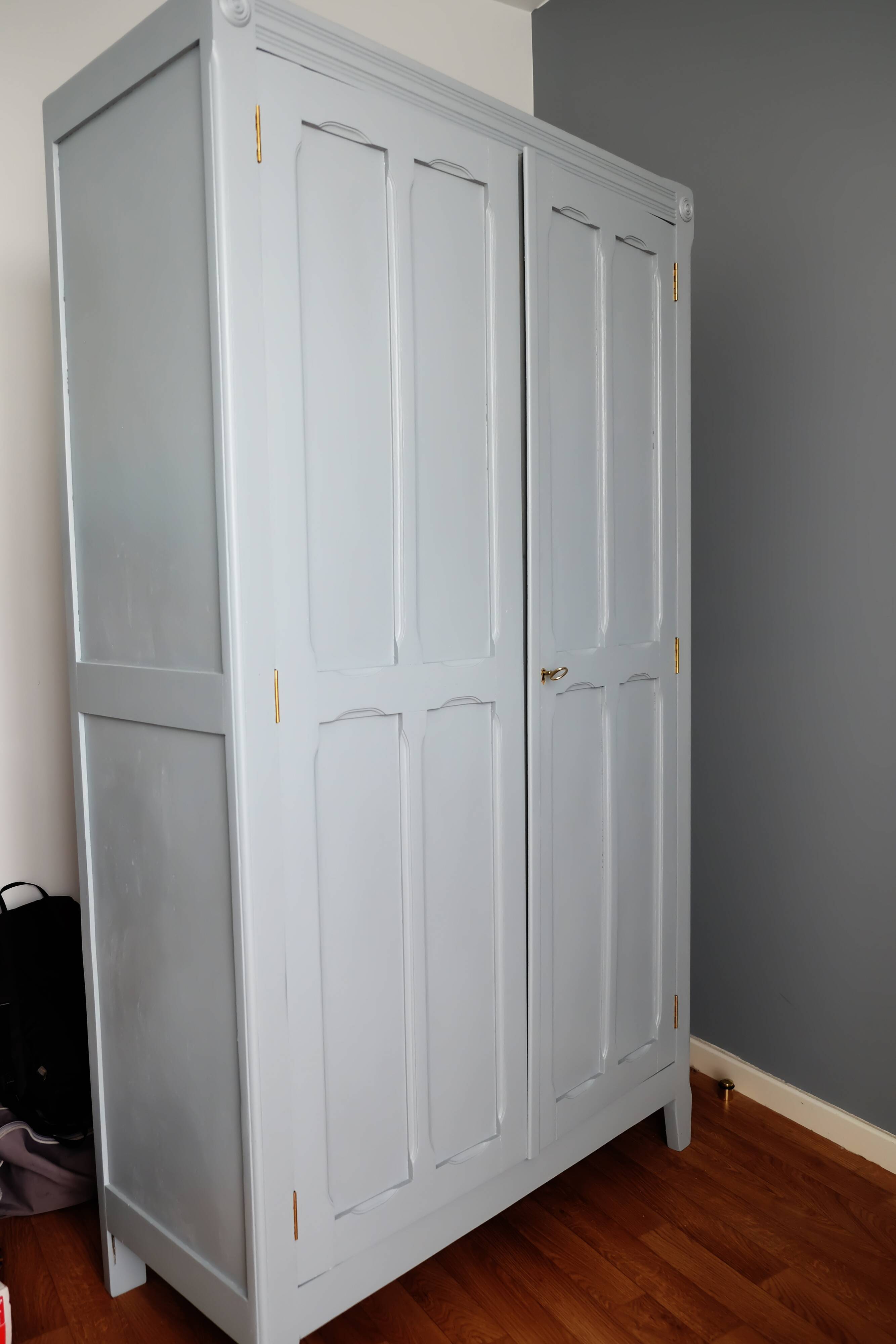 Armoire parisienne vintage