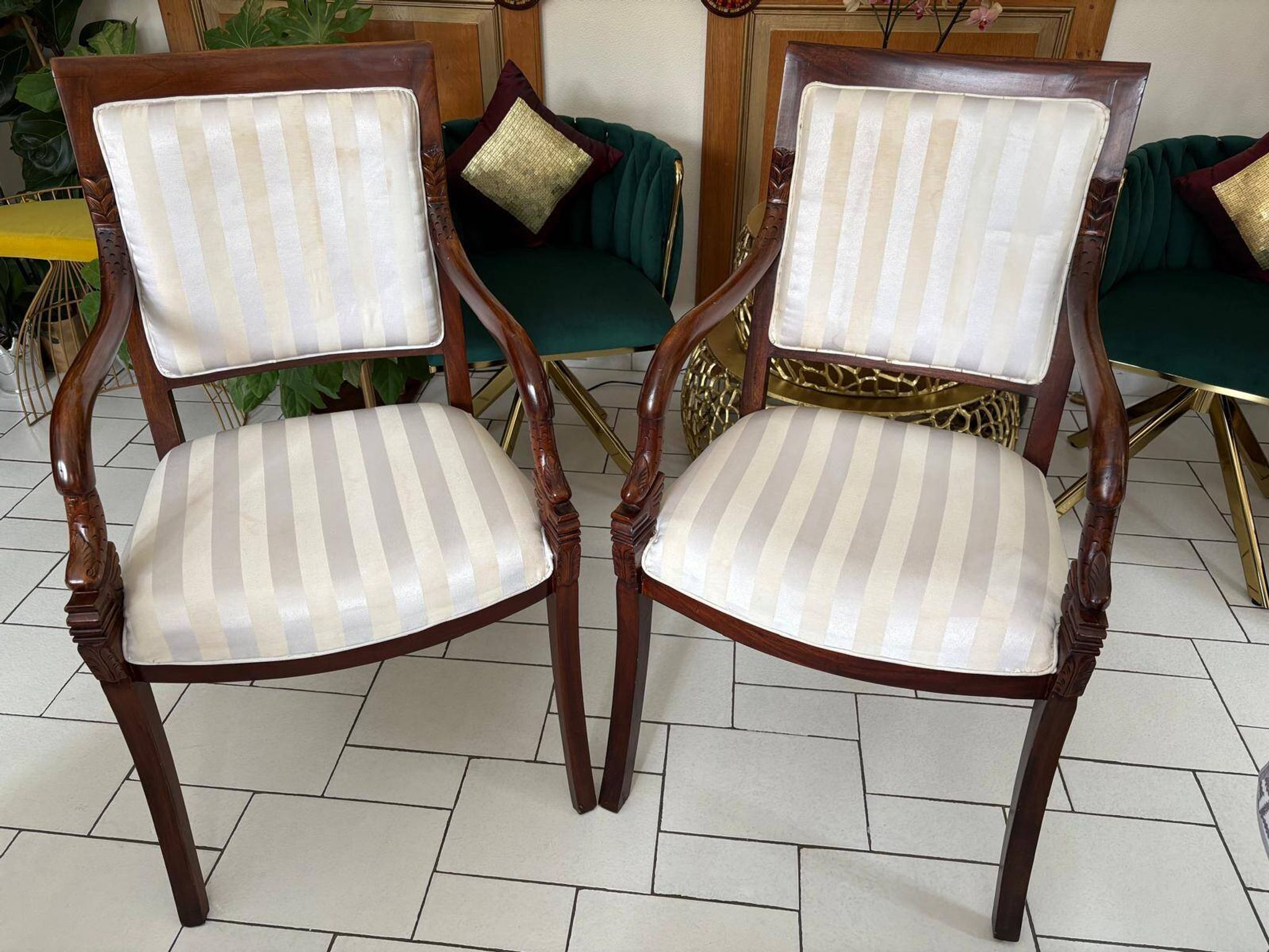 Paire de fauteuils sculptés style Empire – bois acajou