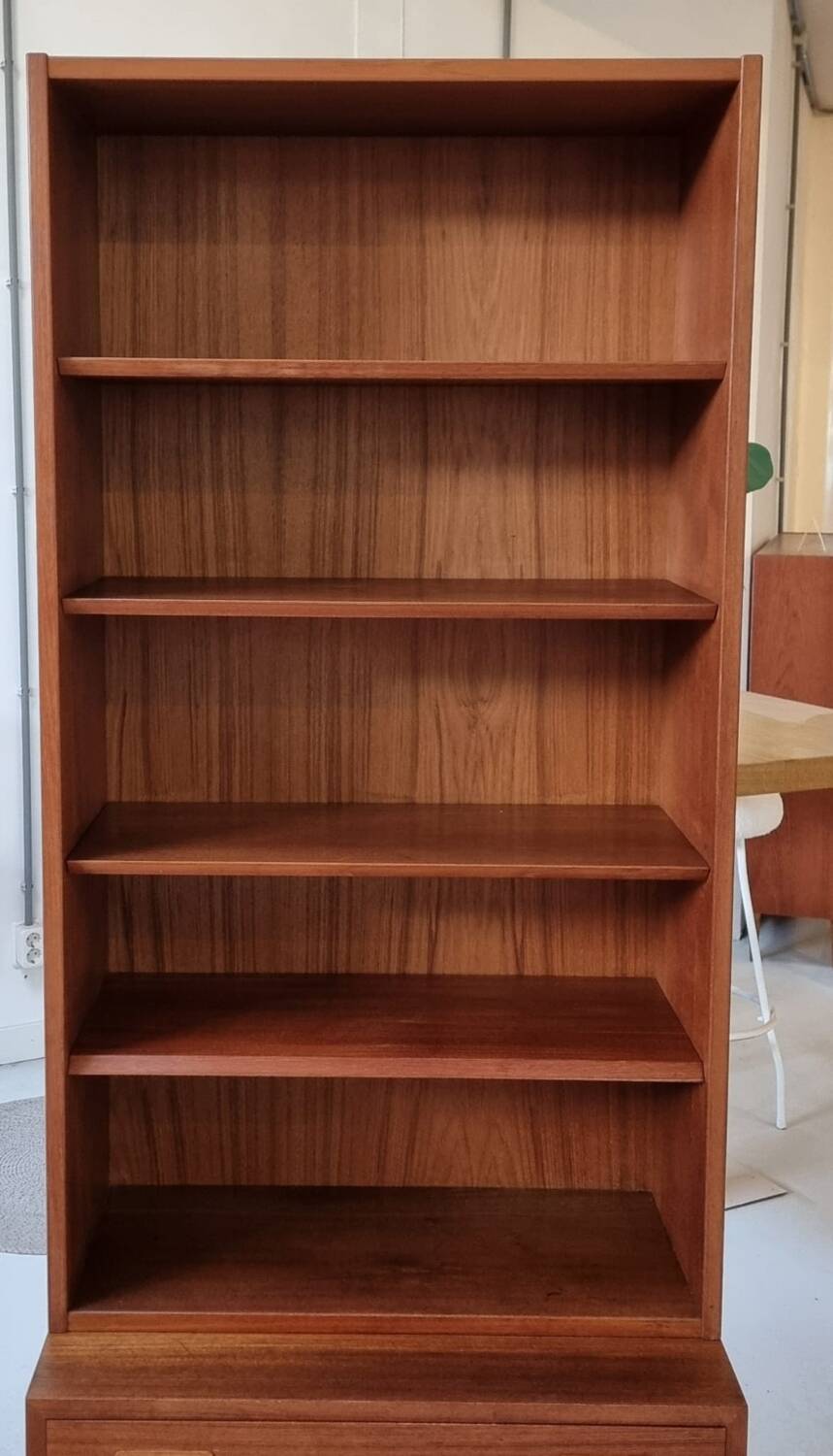 Bibliothèque haute du milieu du siècle