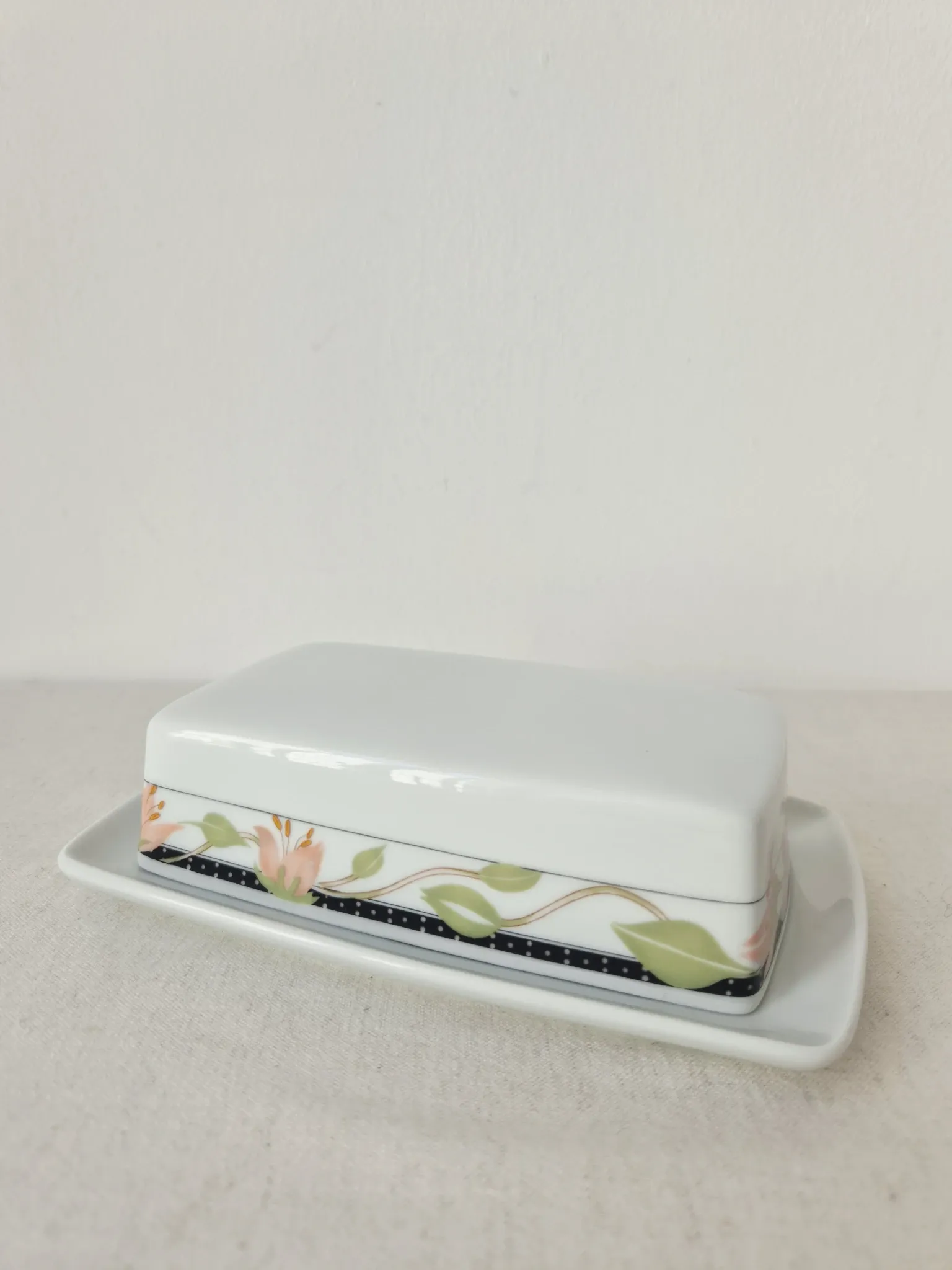 Vintage porcelain butter dish Apilco "Louisiane" - Yves Deshoulieres