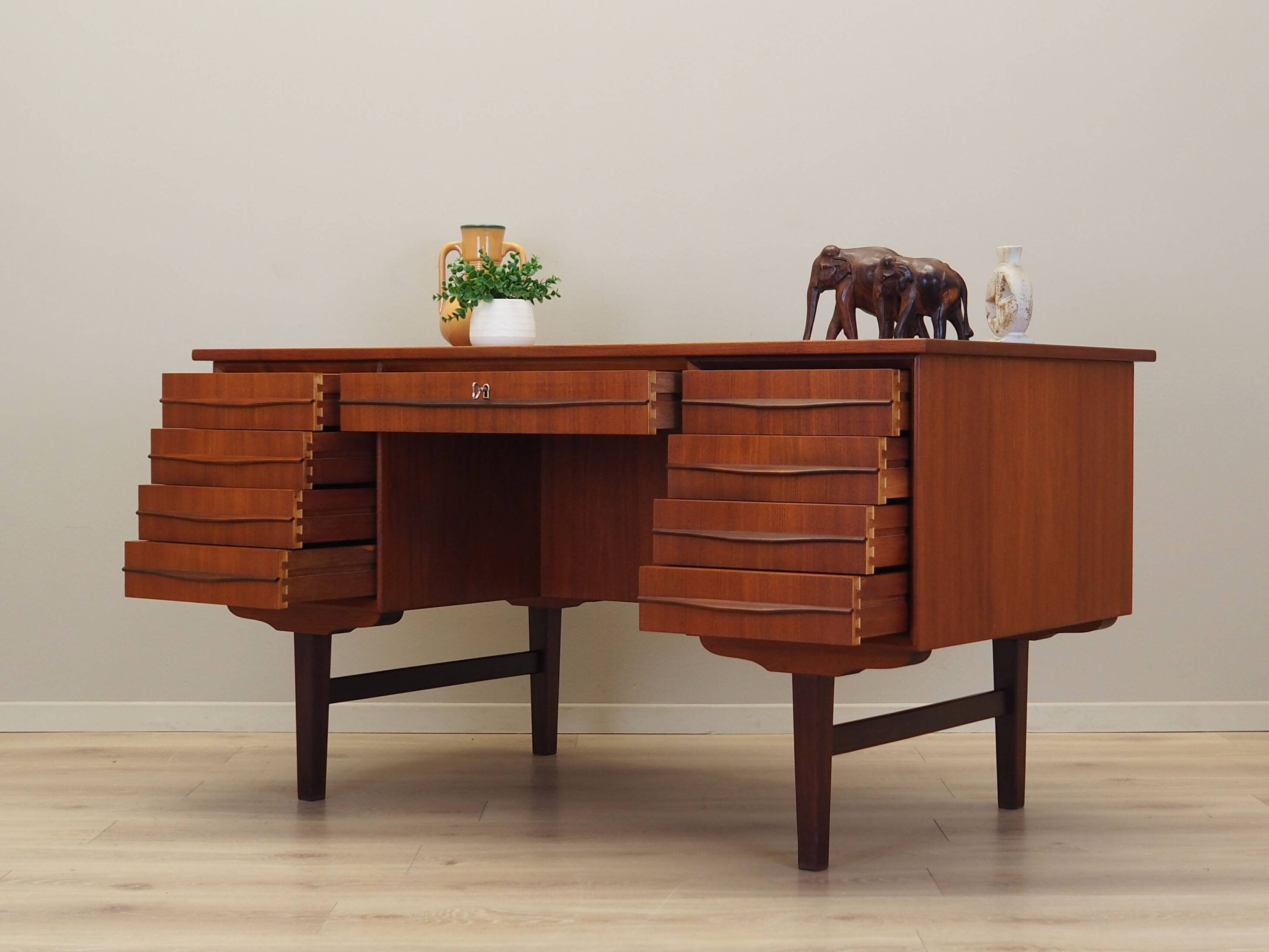 Teak desk, Danish design, 1970s, production: Denmark
