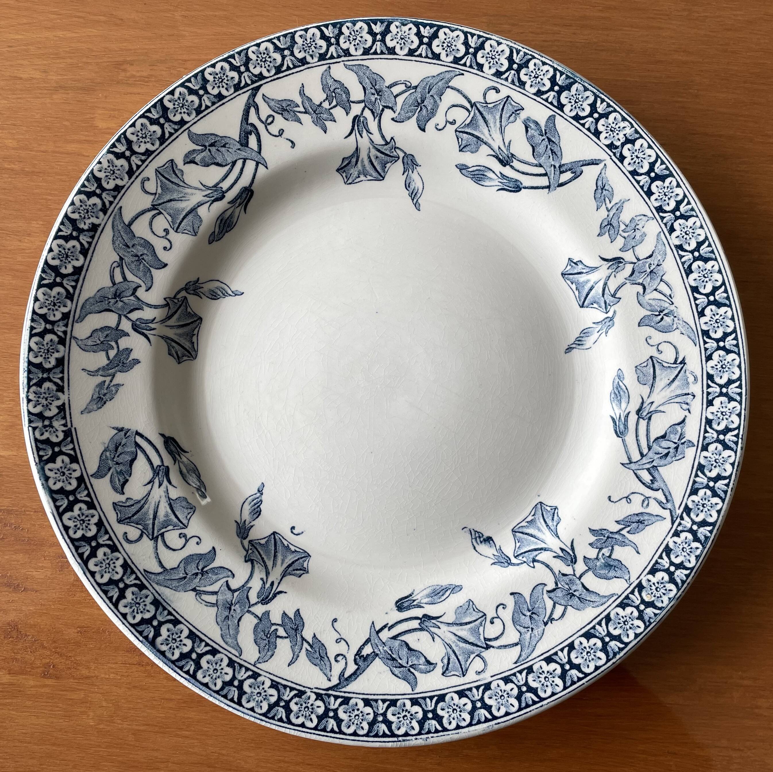6 antique flat plates in Saint-Amand earthenware (Nord)