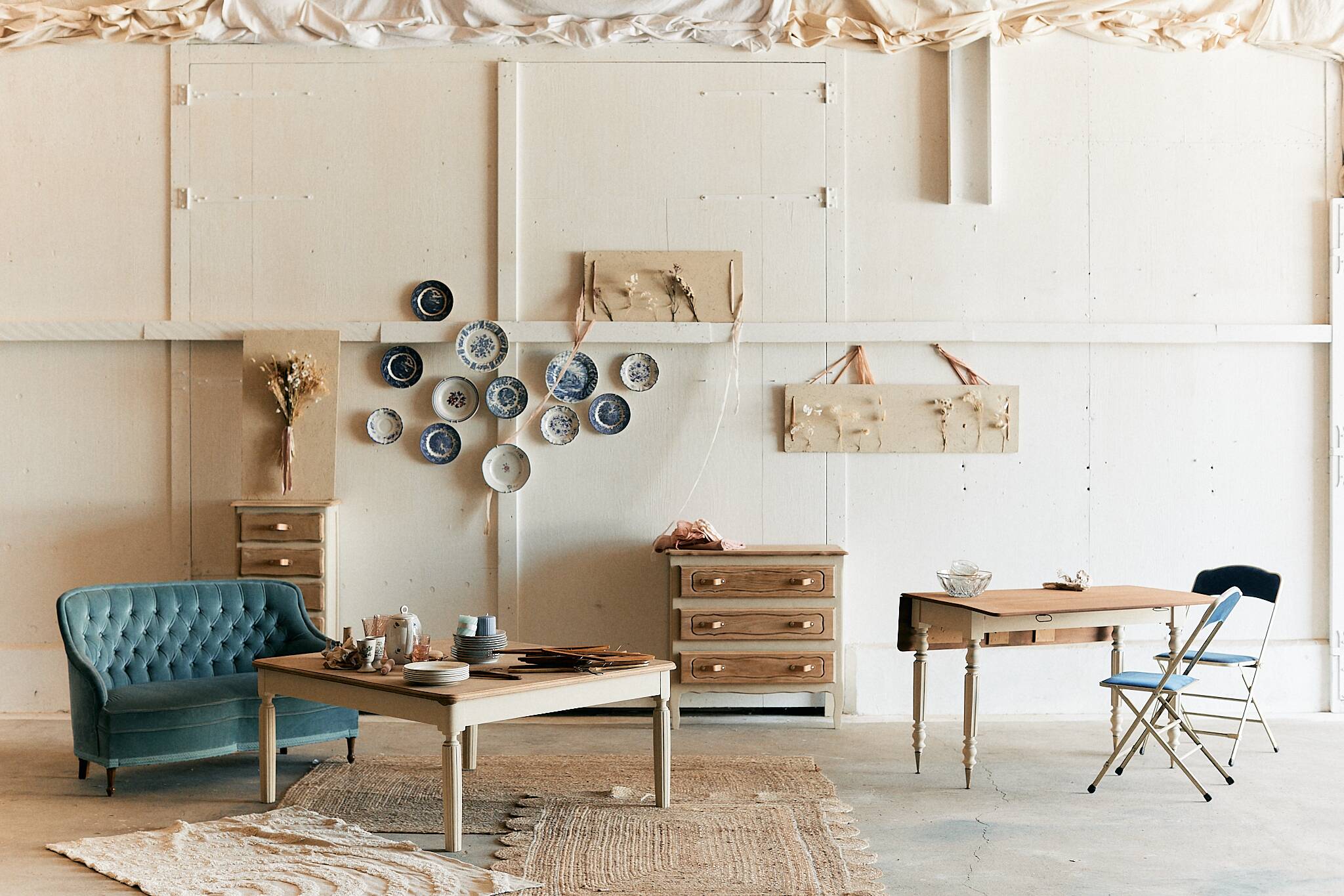 Blue velvet toad bench