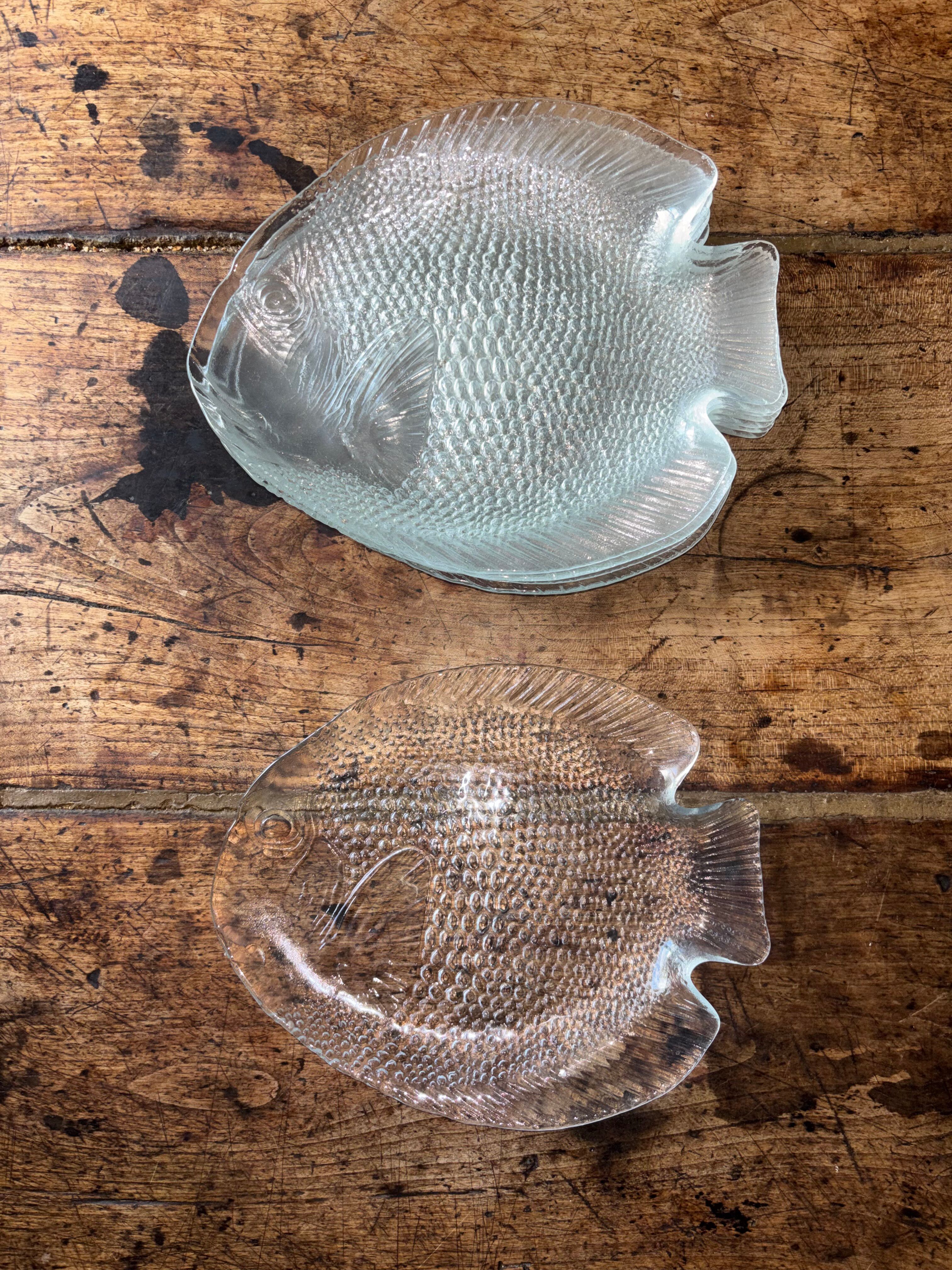 8 fish plates Arcoroc