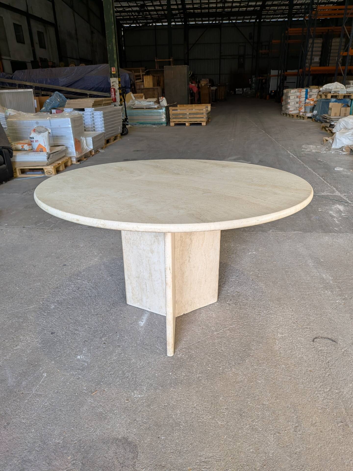 Table de salle à manger en travertin 