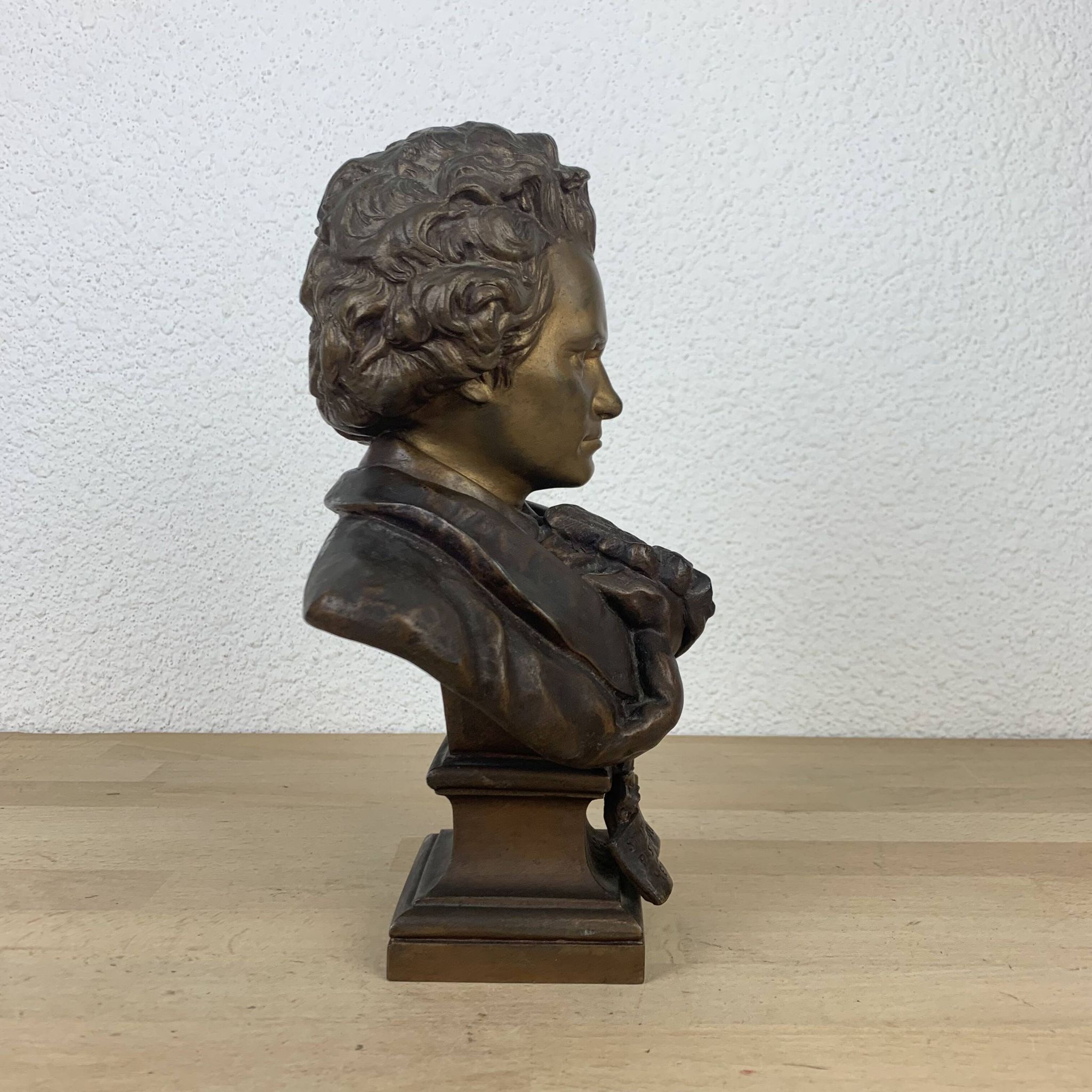 Bust Beethoven regulates after Gaston Leroux