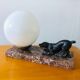 Lampe Art déco globe en opaline blanche et chien de chasse