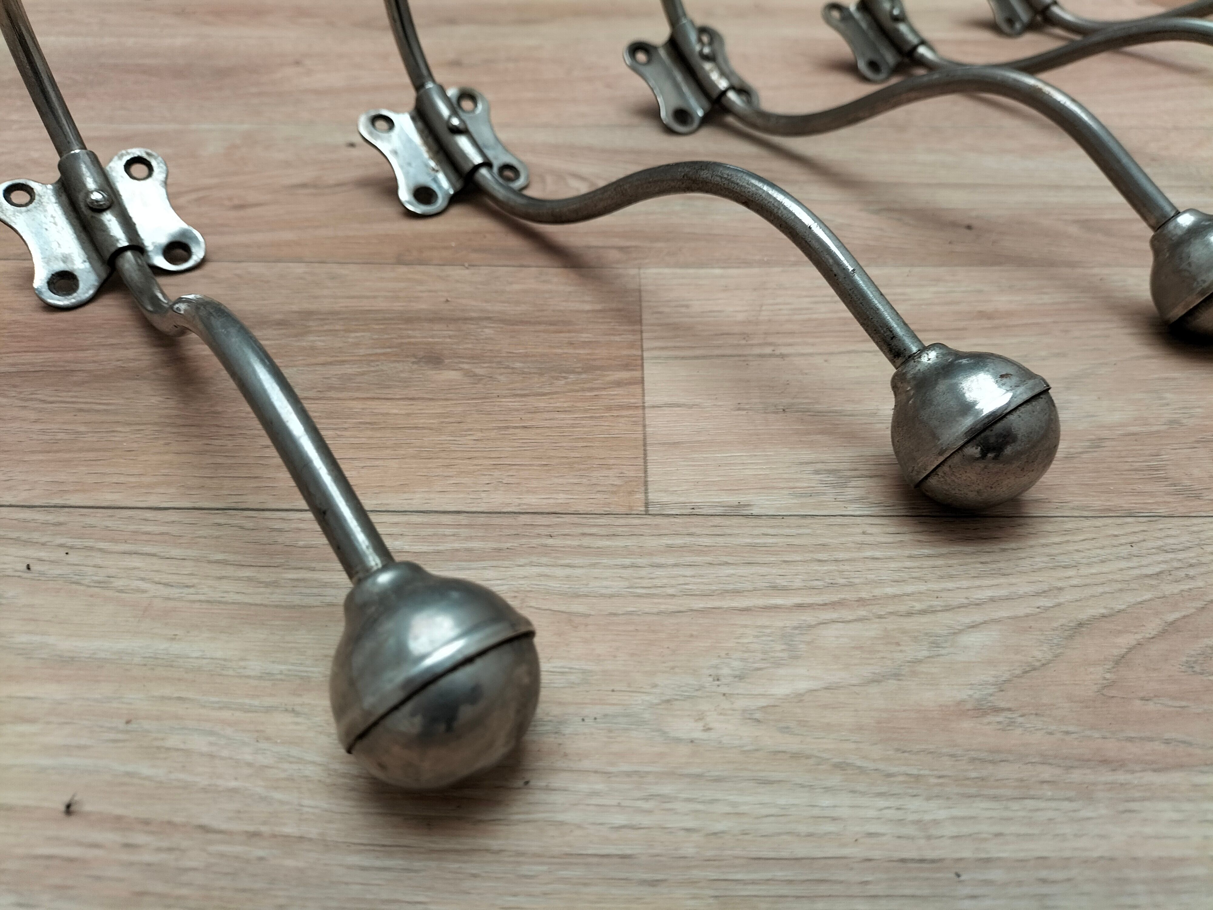 Series of 6 hooks