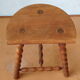 Tabouret tripode pieds perlés