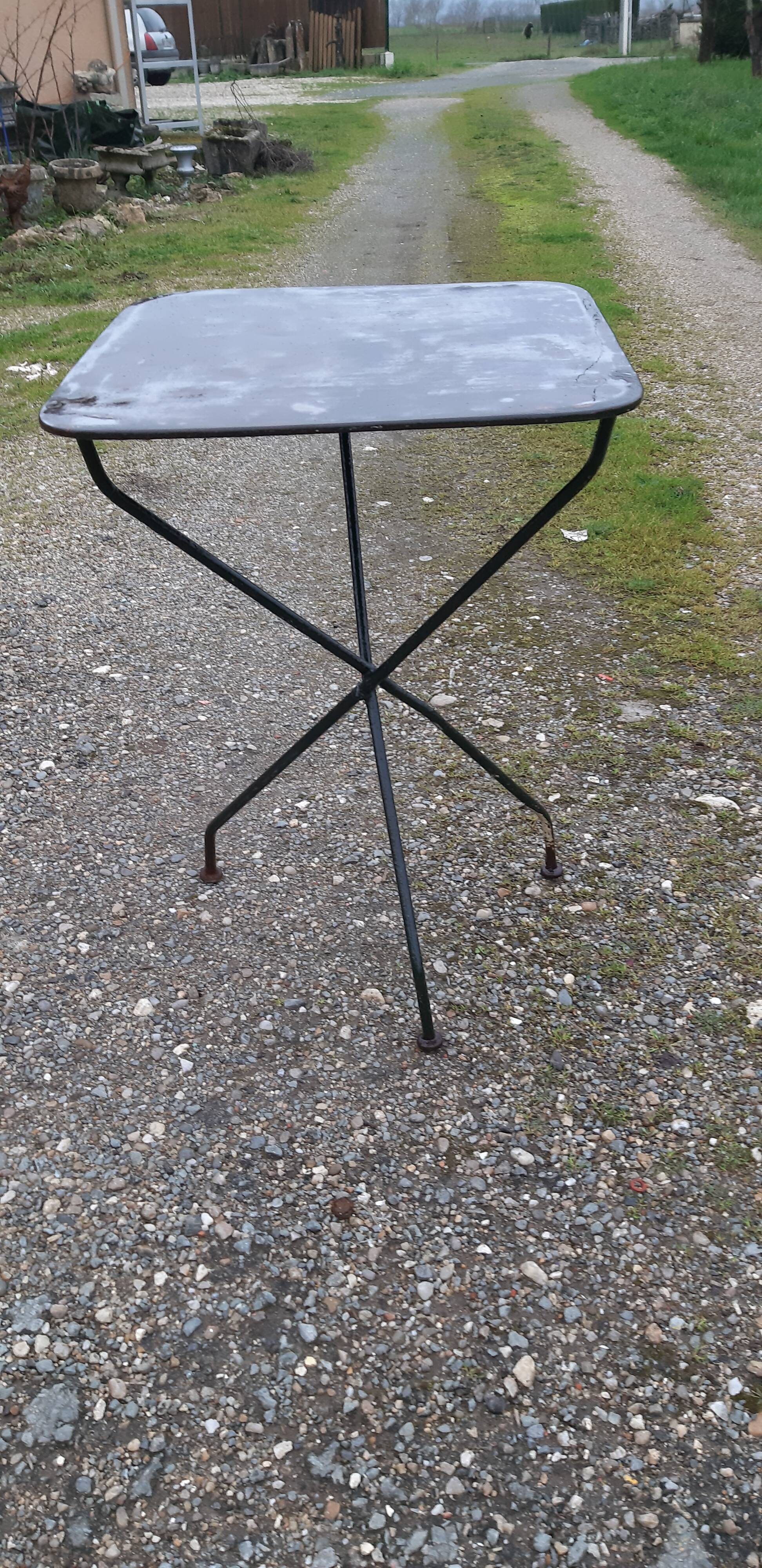 Bistro table 1900 in wrought iron