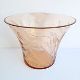 Ancien vase en verre gravé