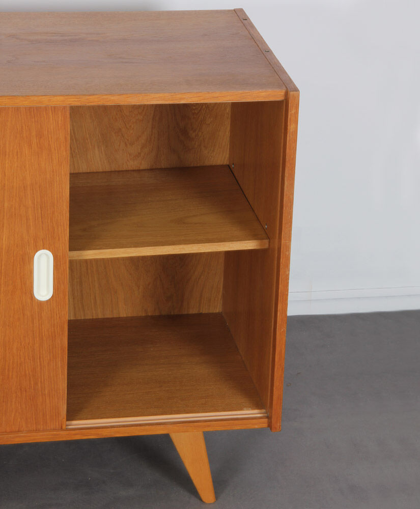 Commode vintage en bois dessinée par Jiri Jiroutek modèle U-452 1960