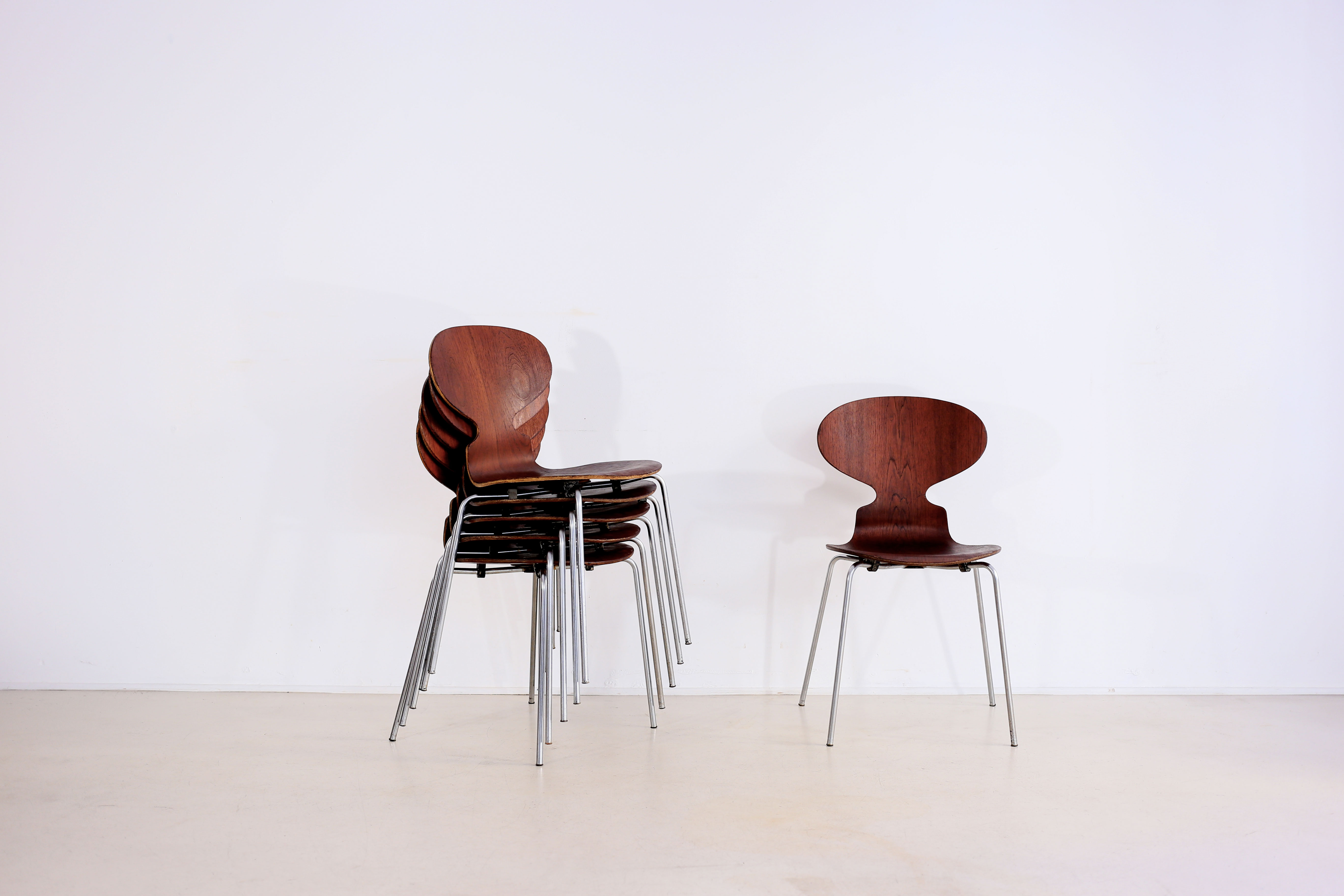 6 ant chairs by Arne Jacobsen for Fritz Hansen