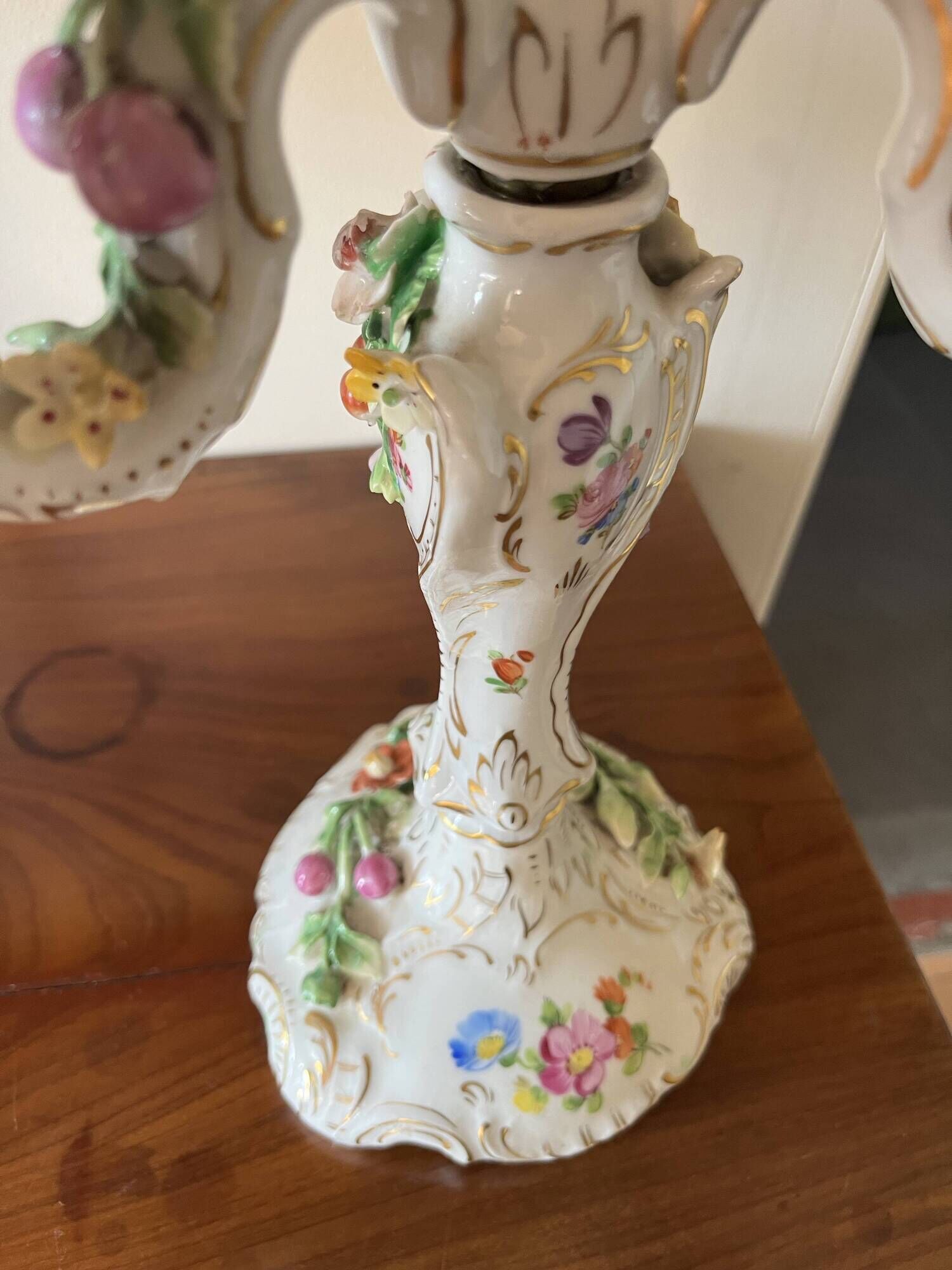 Pair of candelabra with 4 light sources in porcelain. Late 19th century.