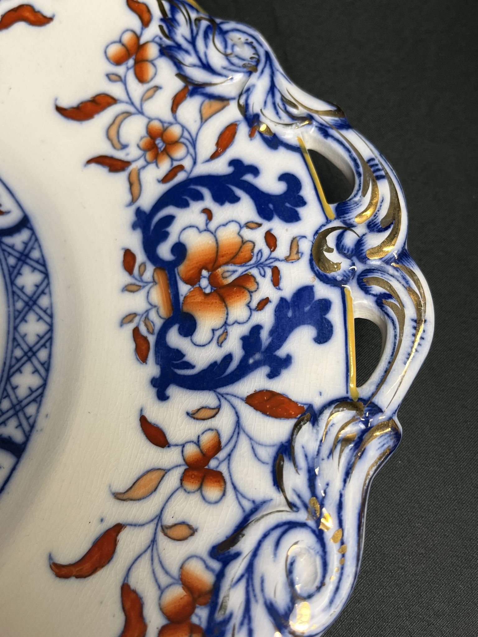 Minton, 20th century Imari porcelain serving dish