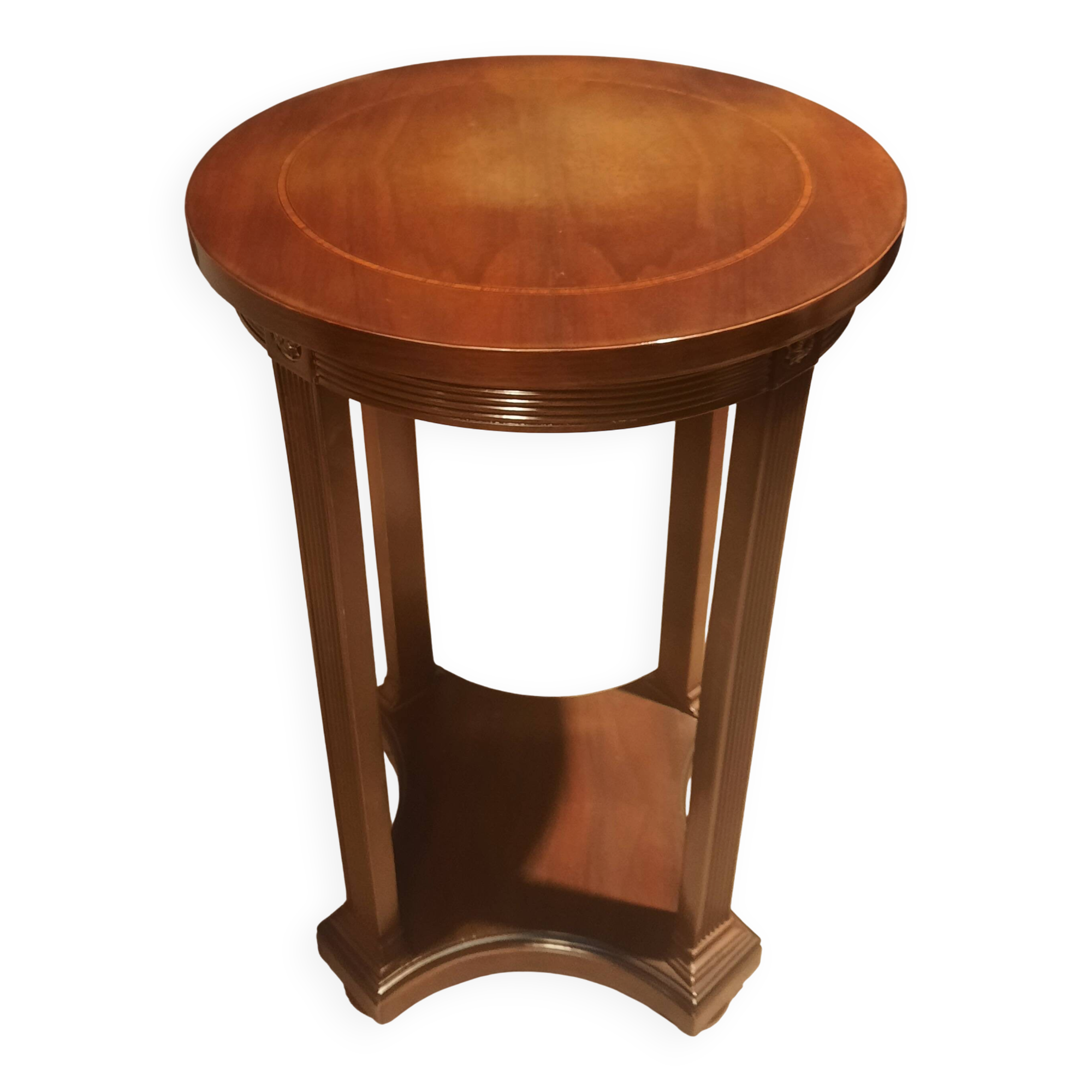 Varnished round gueridon