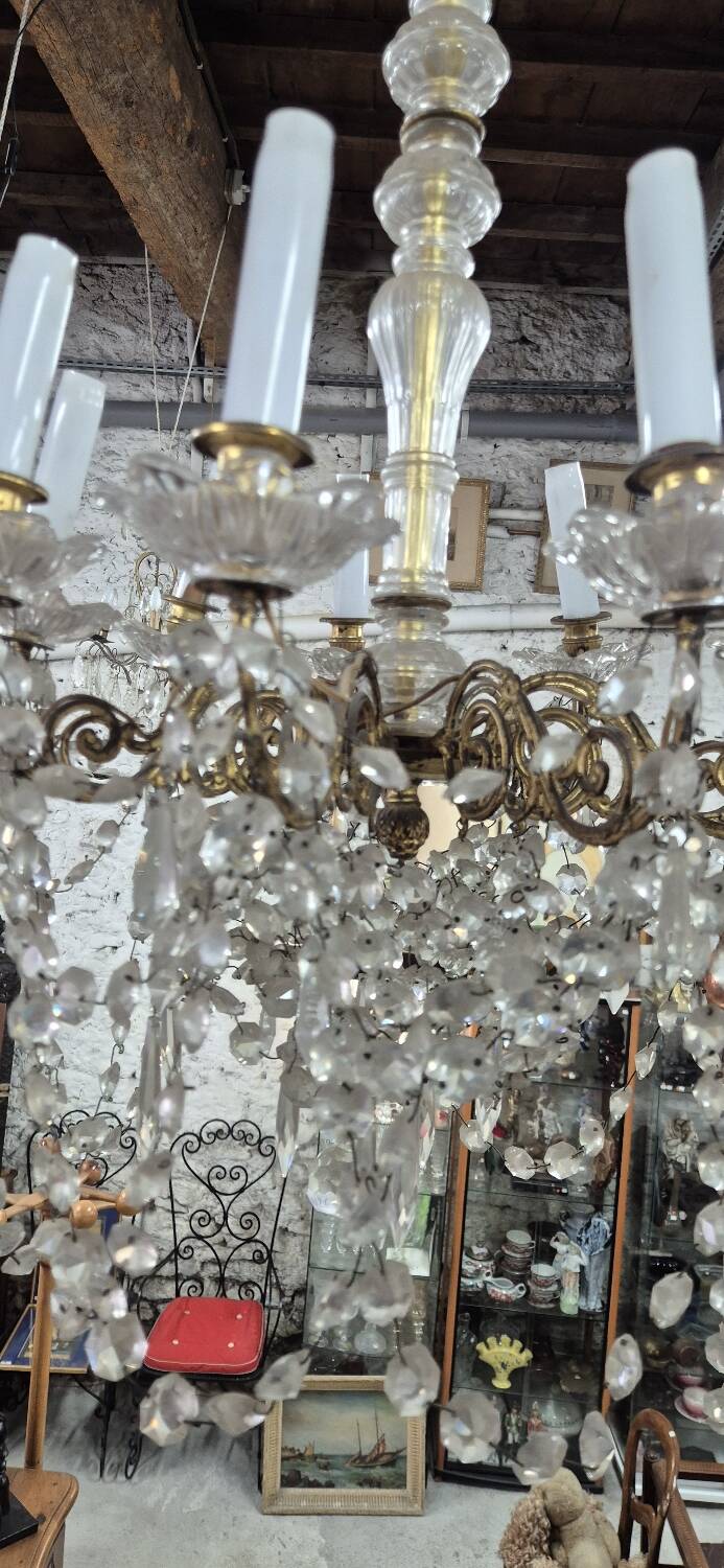 8-bulb string chandelier with crystal drops