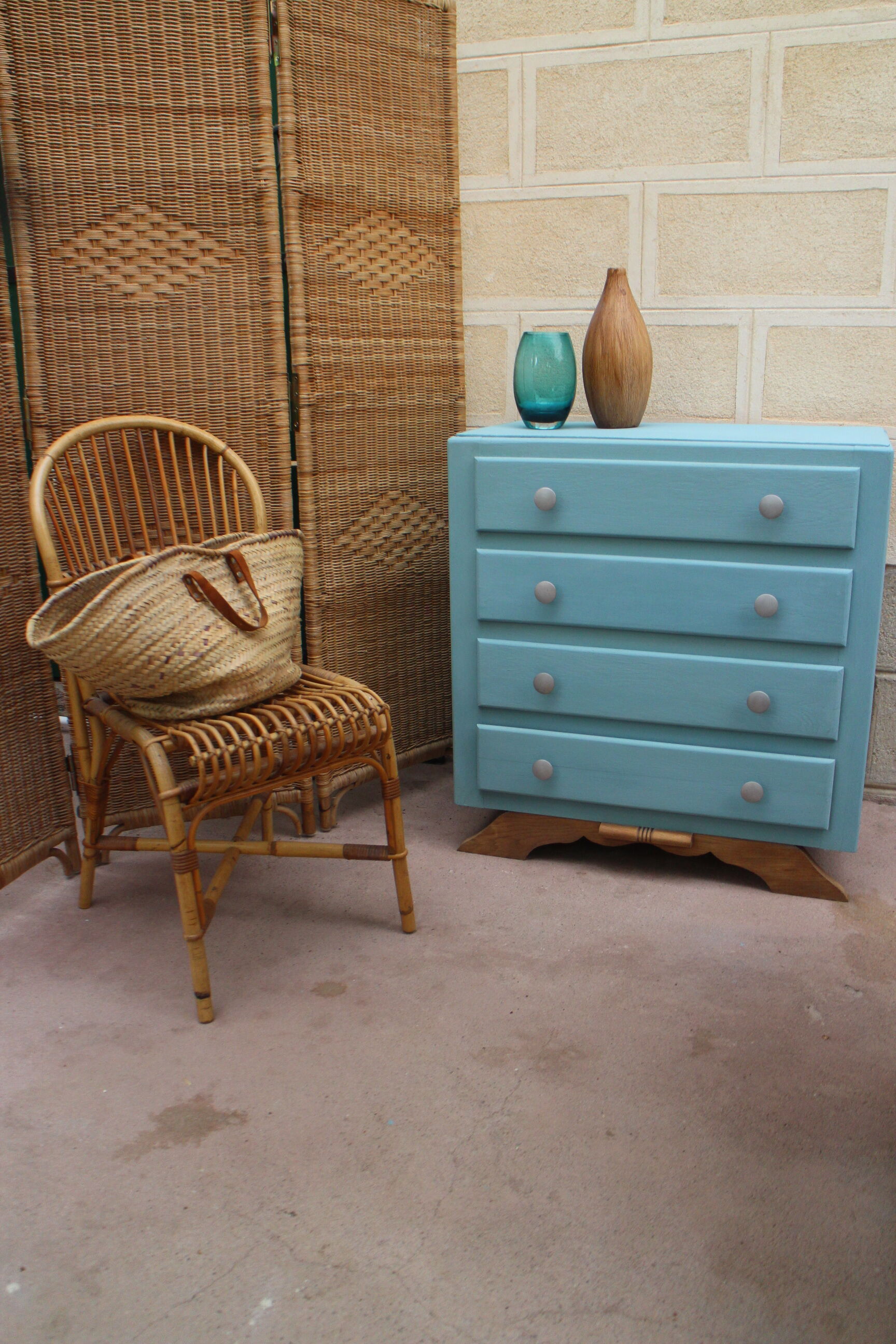 Commode foot mustache