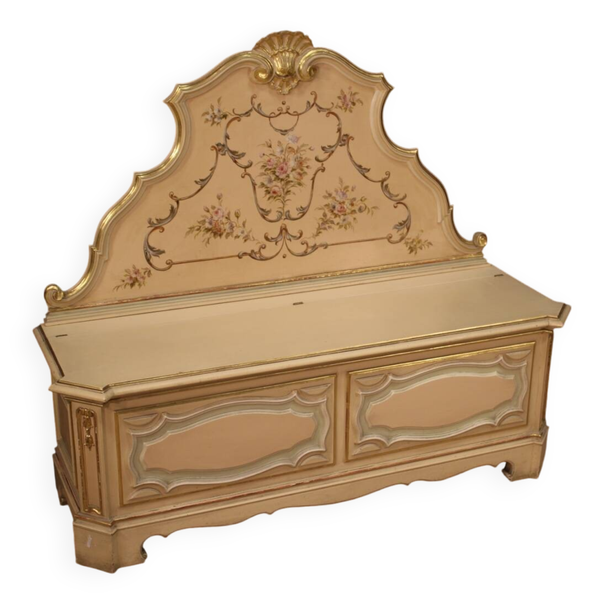 Venetian chest in lacquered and painted wood