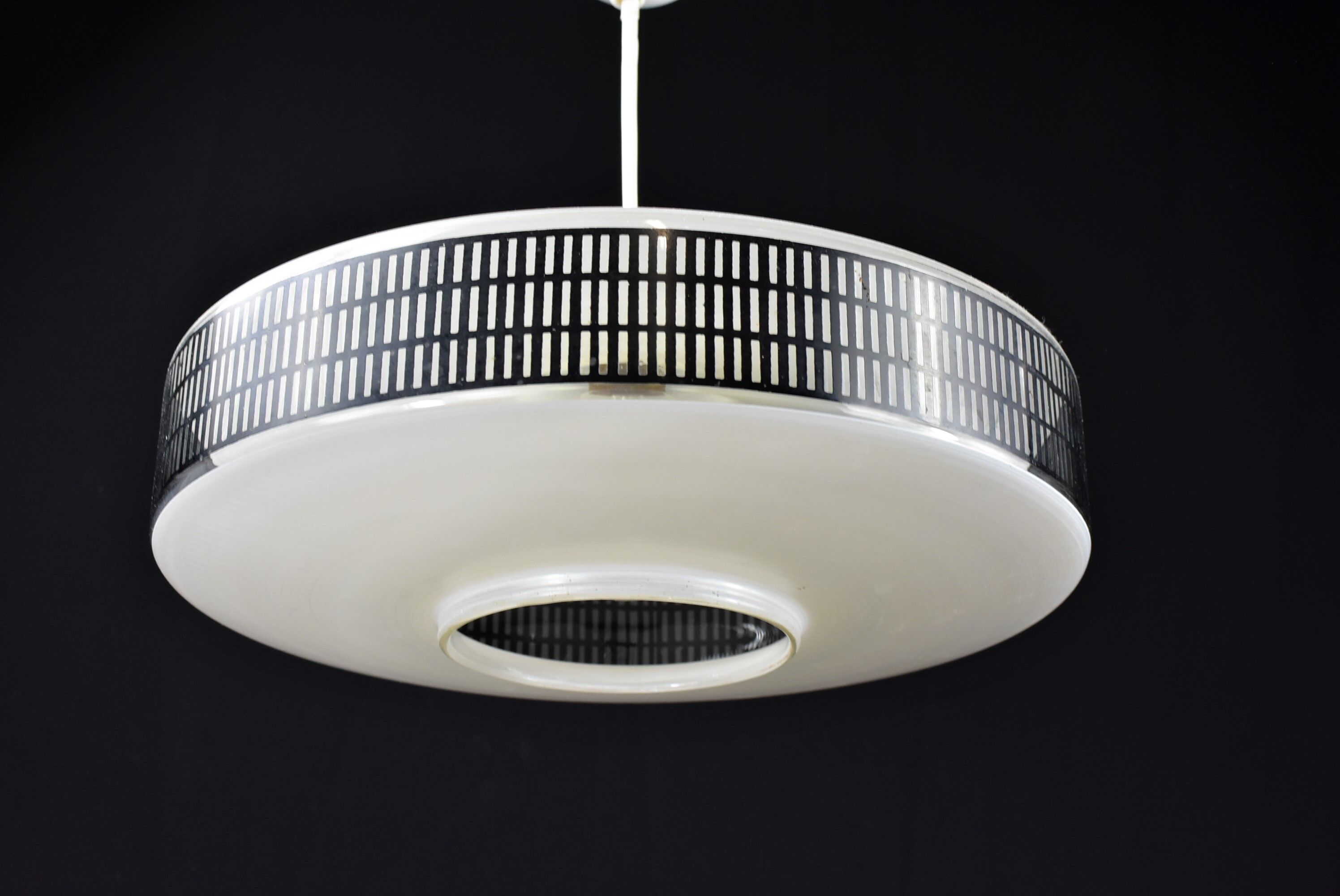Ridged glass ceiling lamp